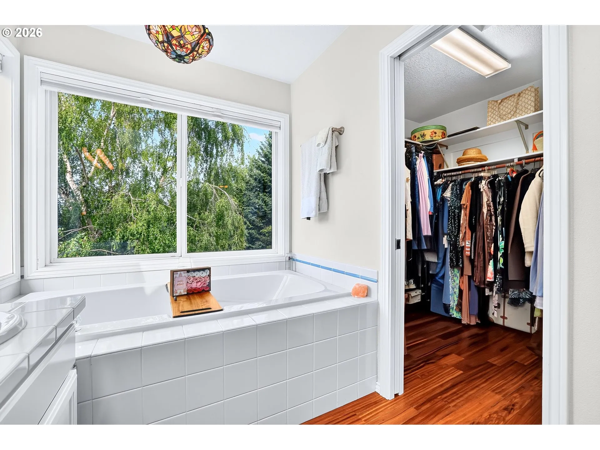 Bathroom, Attached-Walk-In Closet