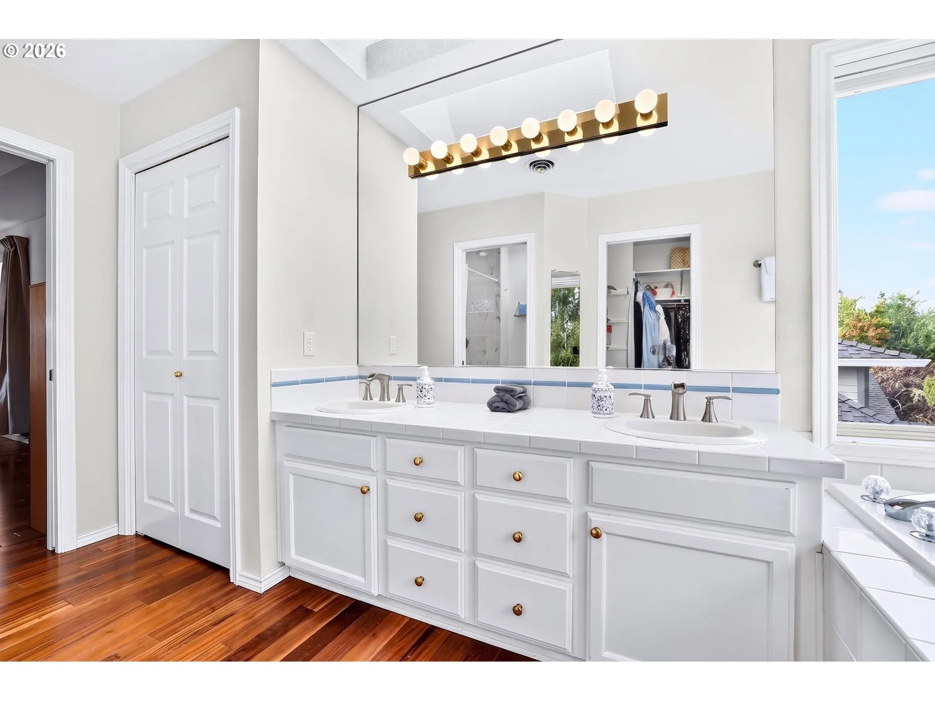Bathroom, Attached-Double Sinks