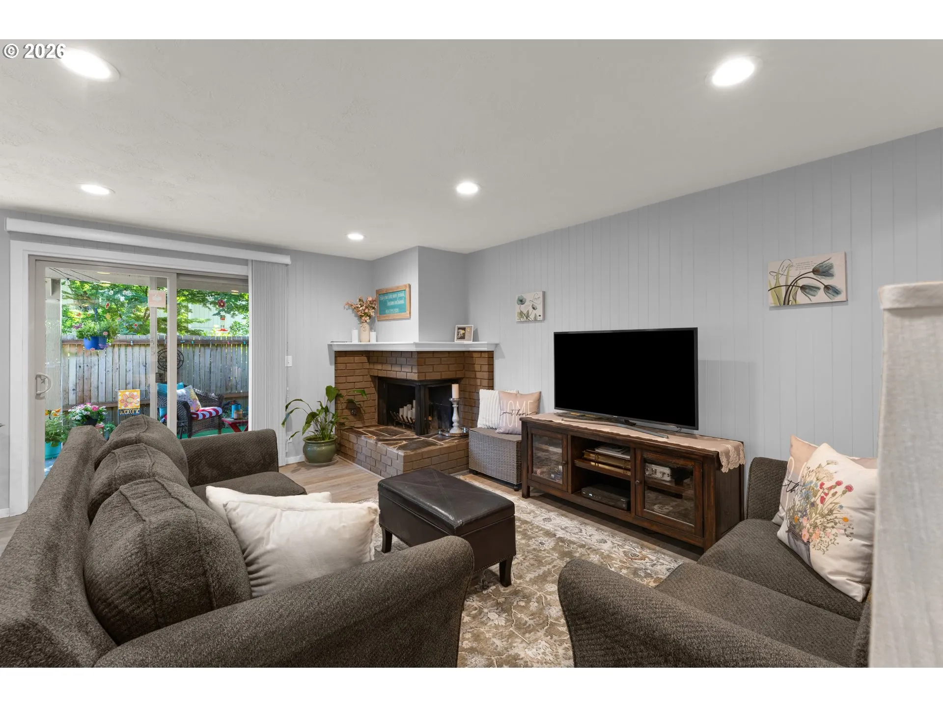 Living Room-Fireplace