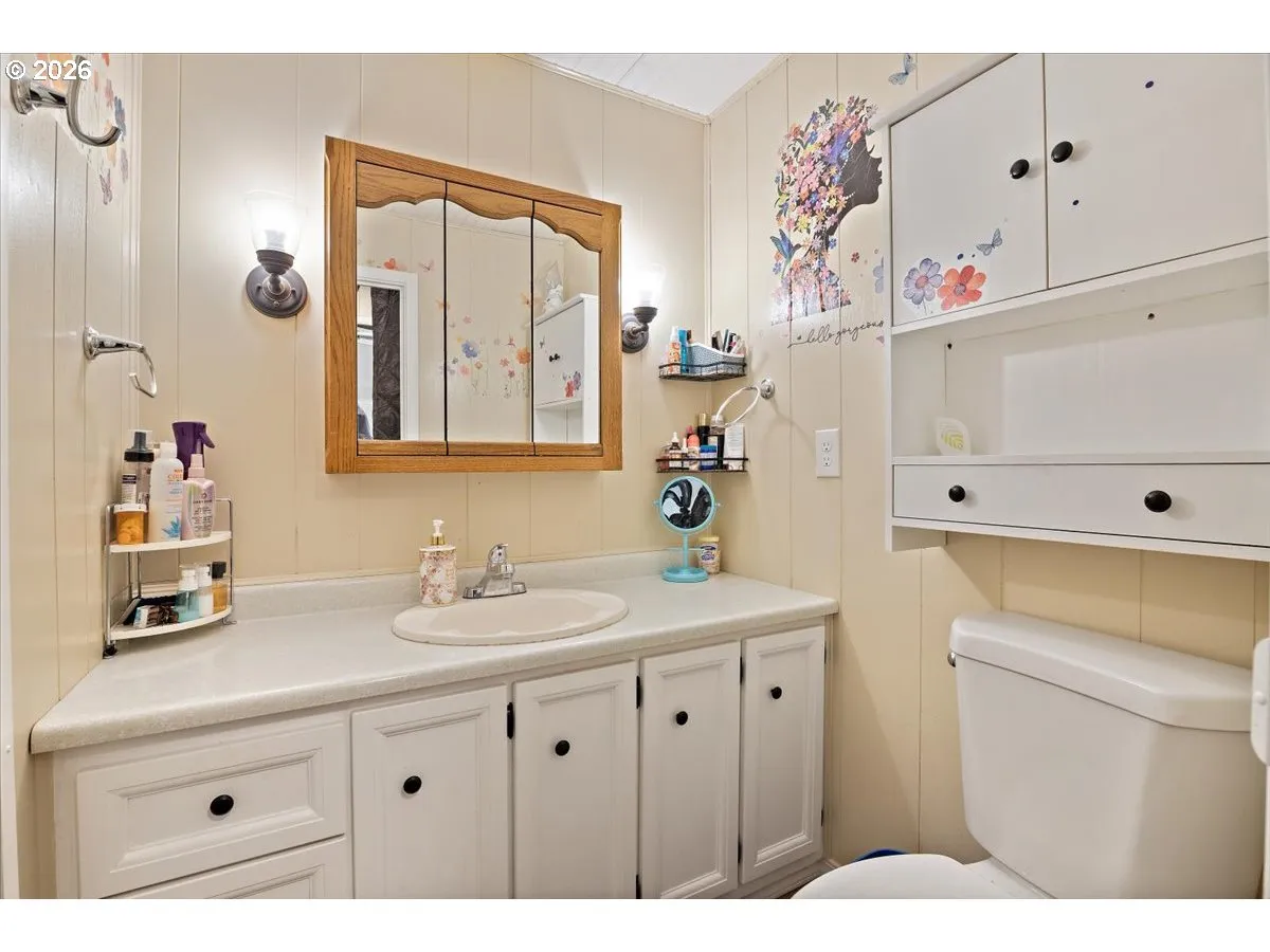 Primary Bedroom-Attached Bathroom