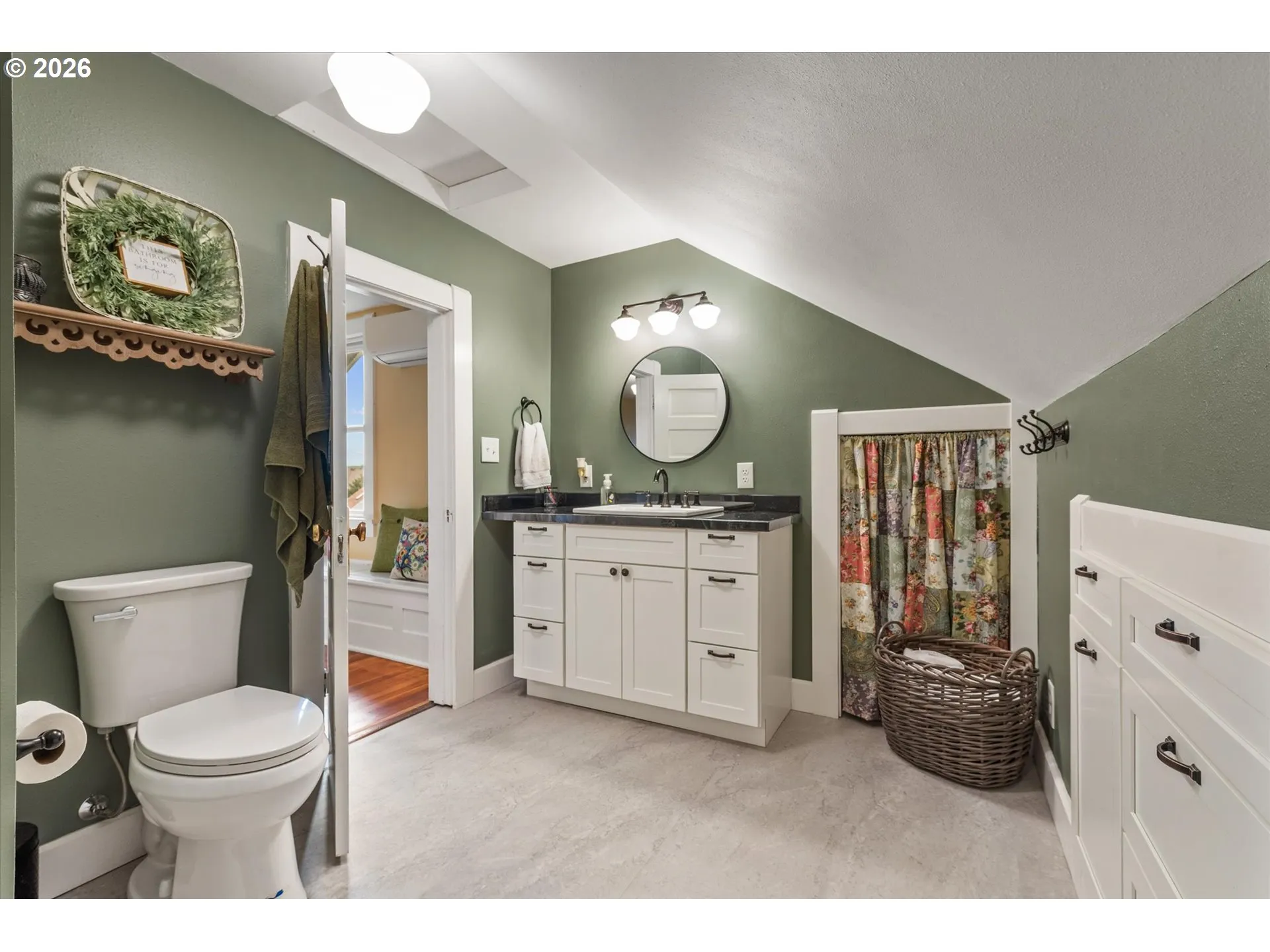Bathroom-Upper