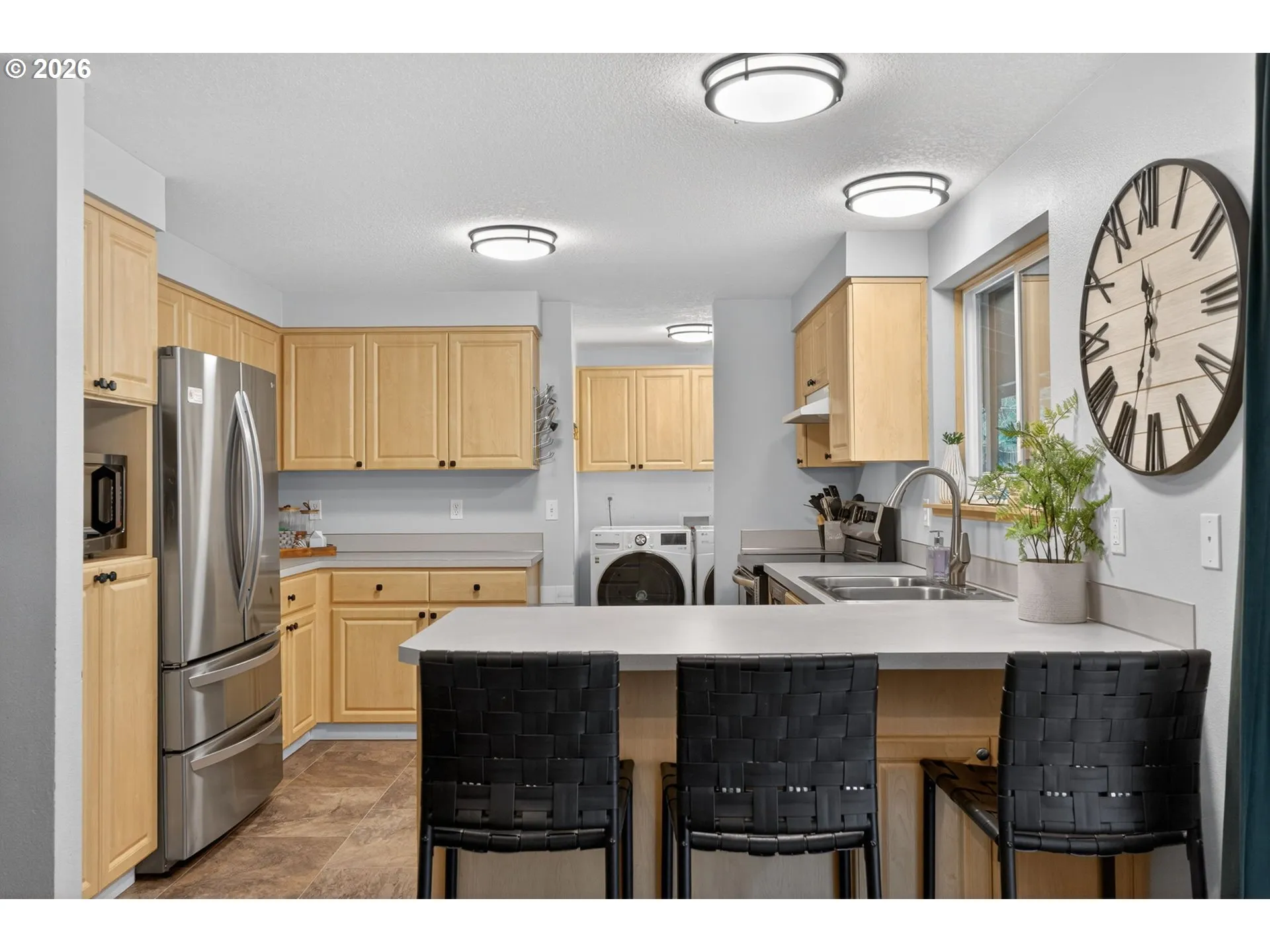 Kitchen-Breakfast Bar