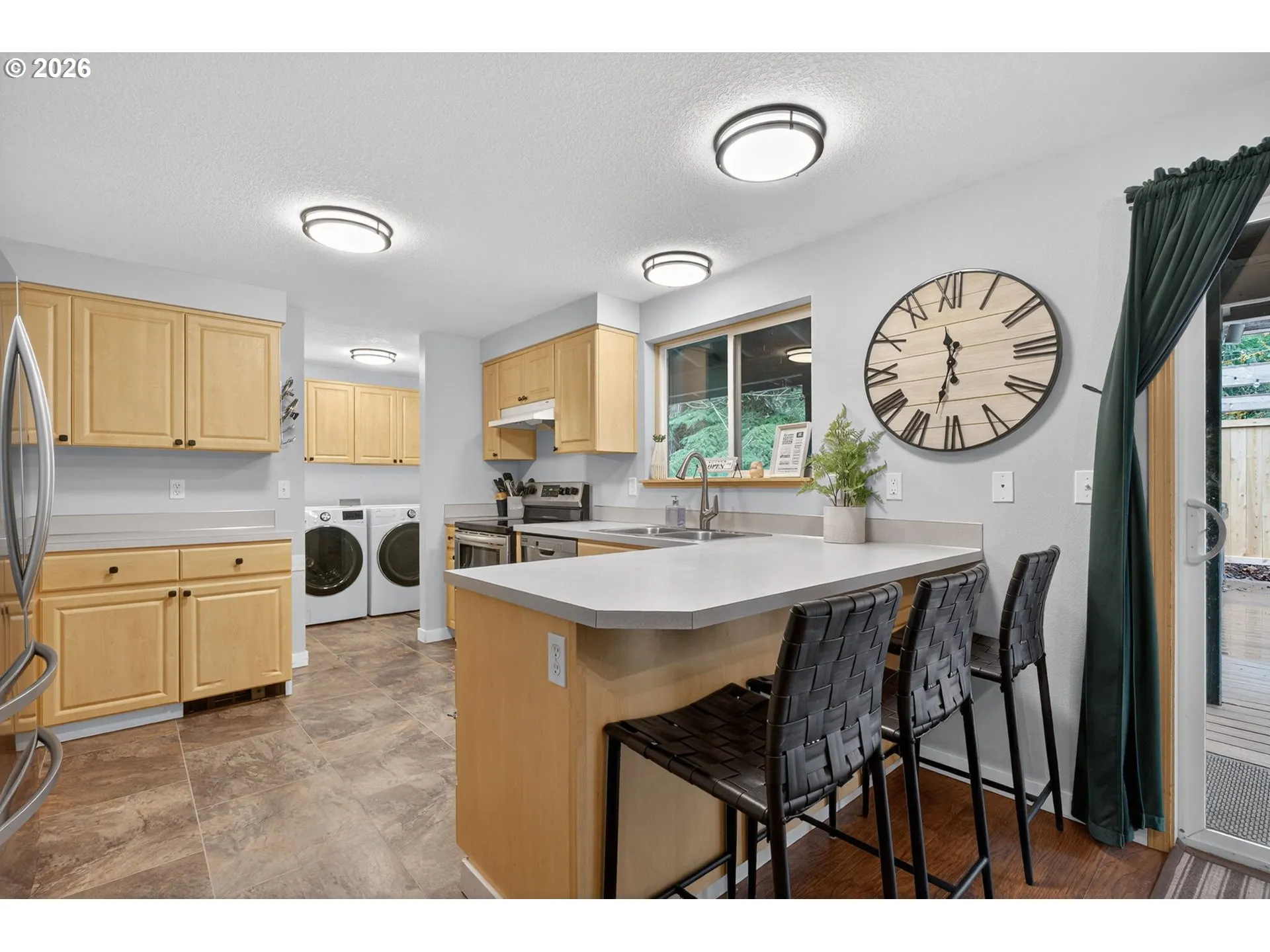 Kitchen-Breakfast Bar