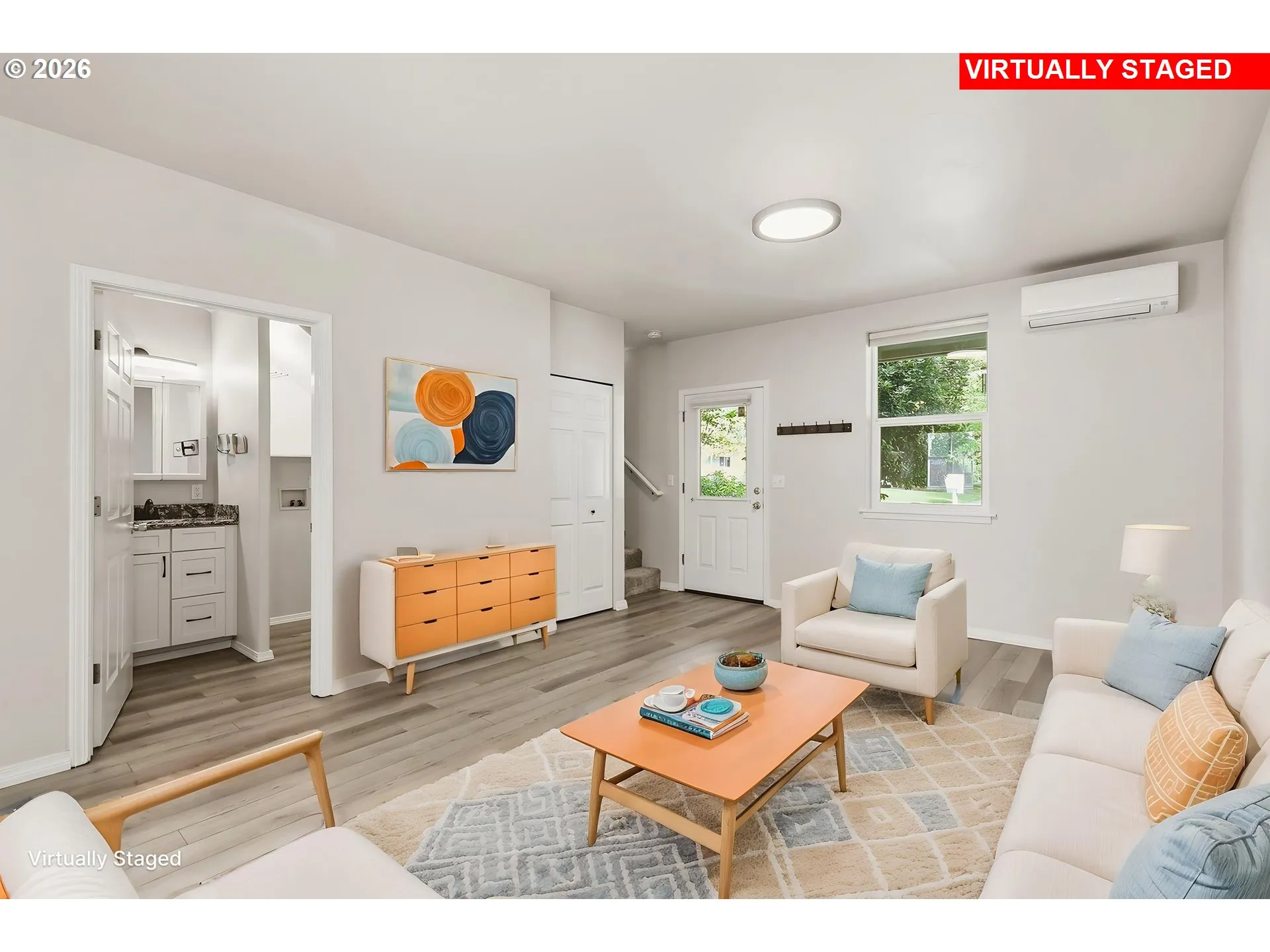 Living Room/Entrance