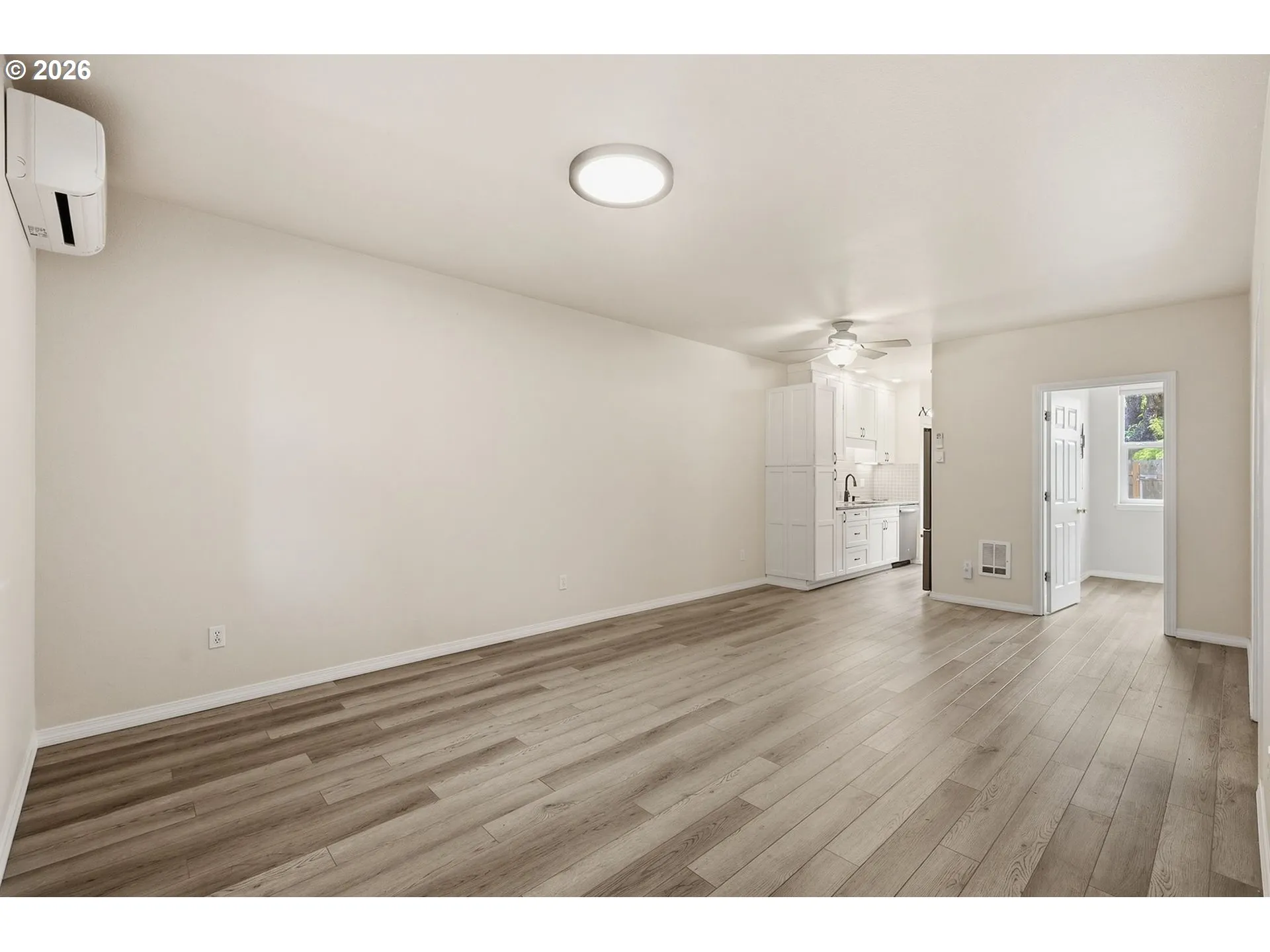 Living Room/Entrance