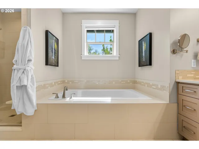 Owner's Suite Bathroom-Garden Tub