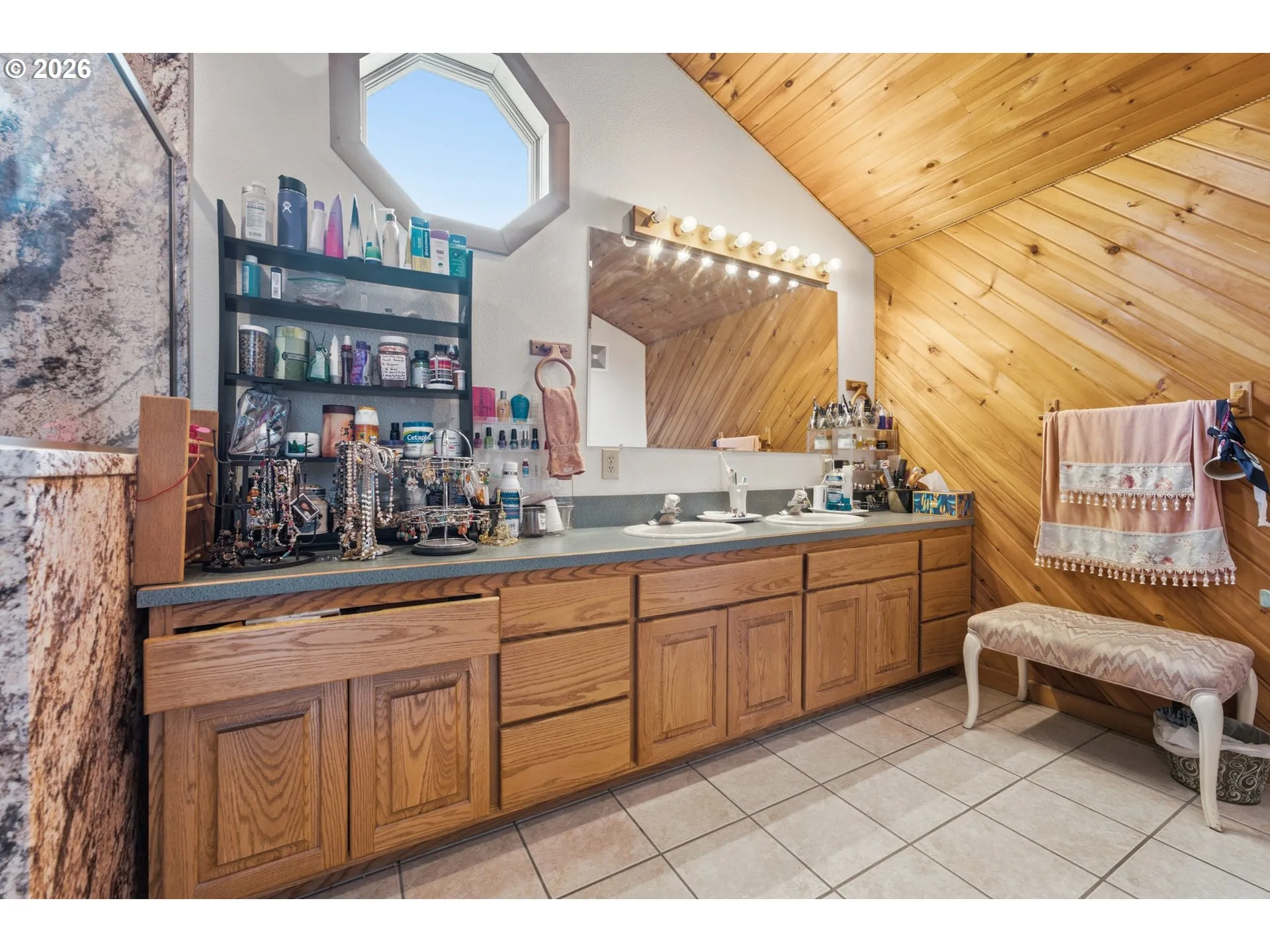 Bathroom-Upper