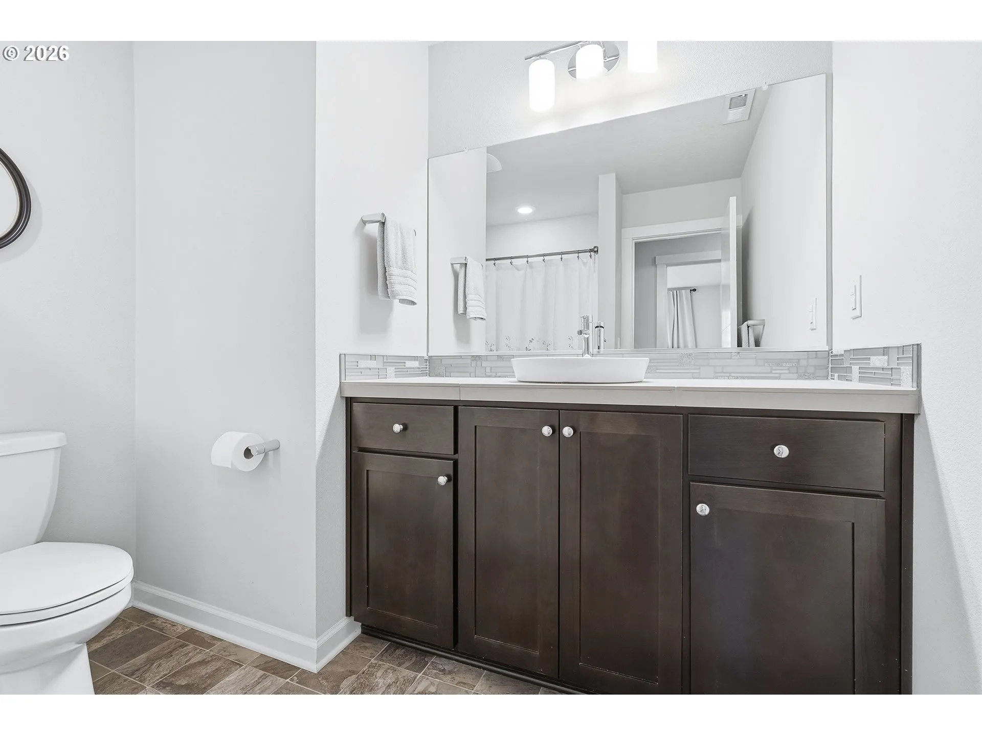 Bathroom, Continental-Upper