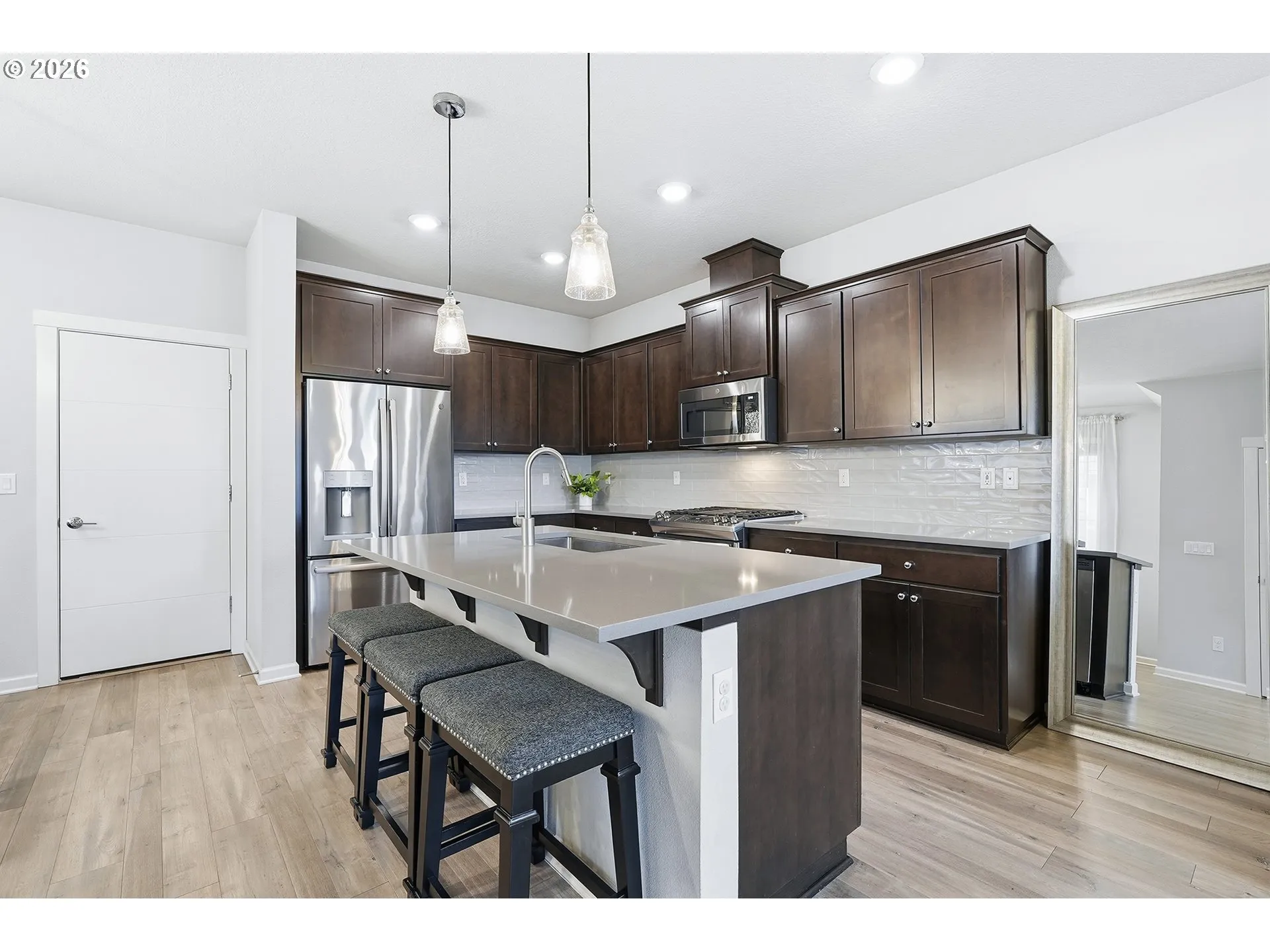 Kitchen-Breakfast Bar