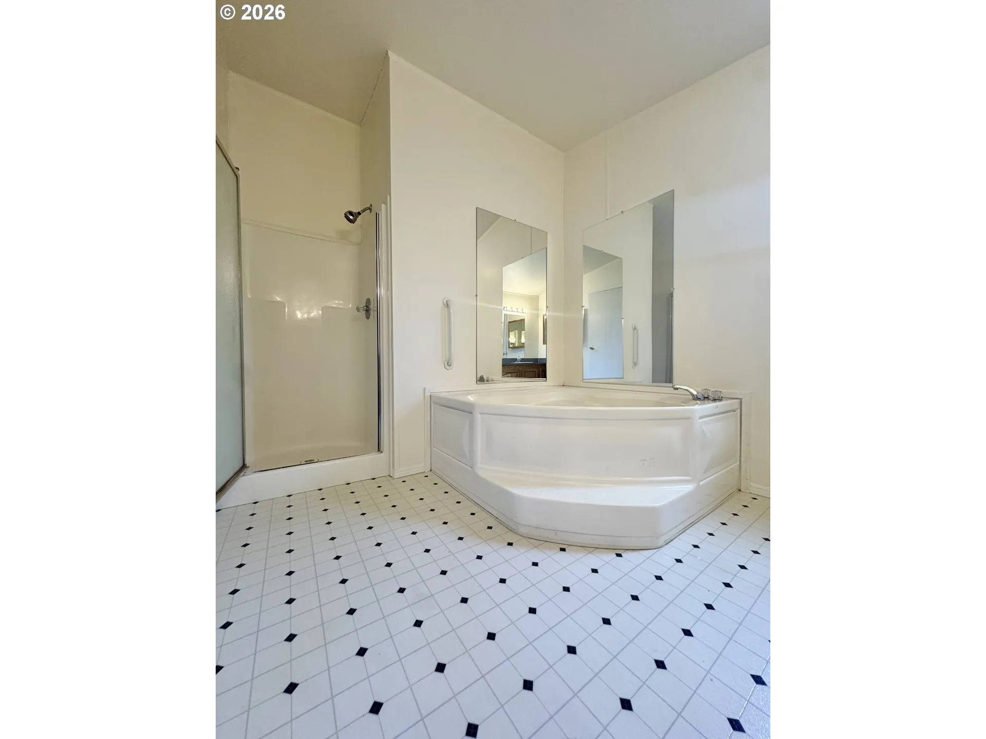 Bathroom, Attached-Walk in Shower