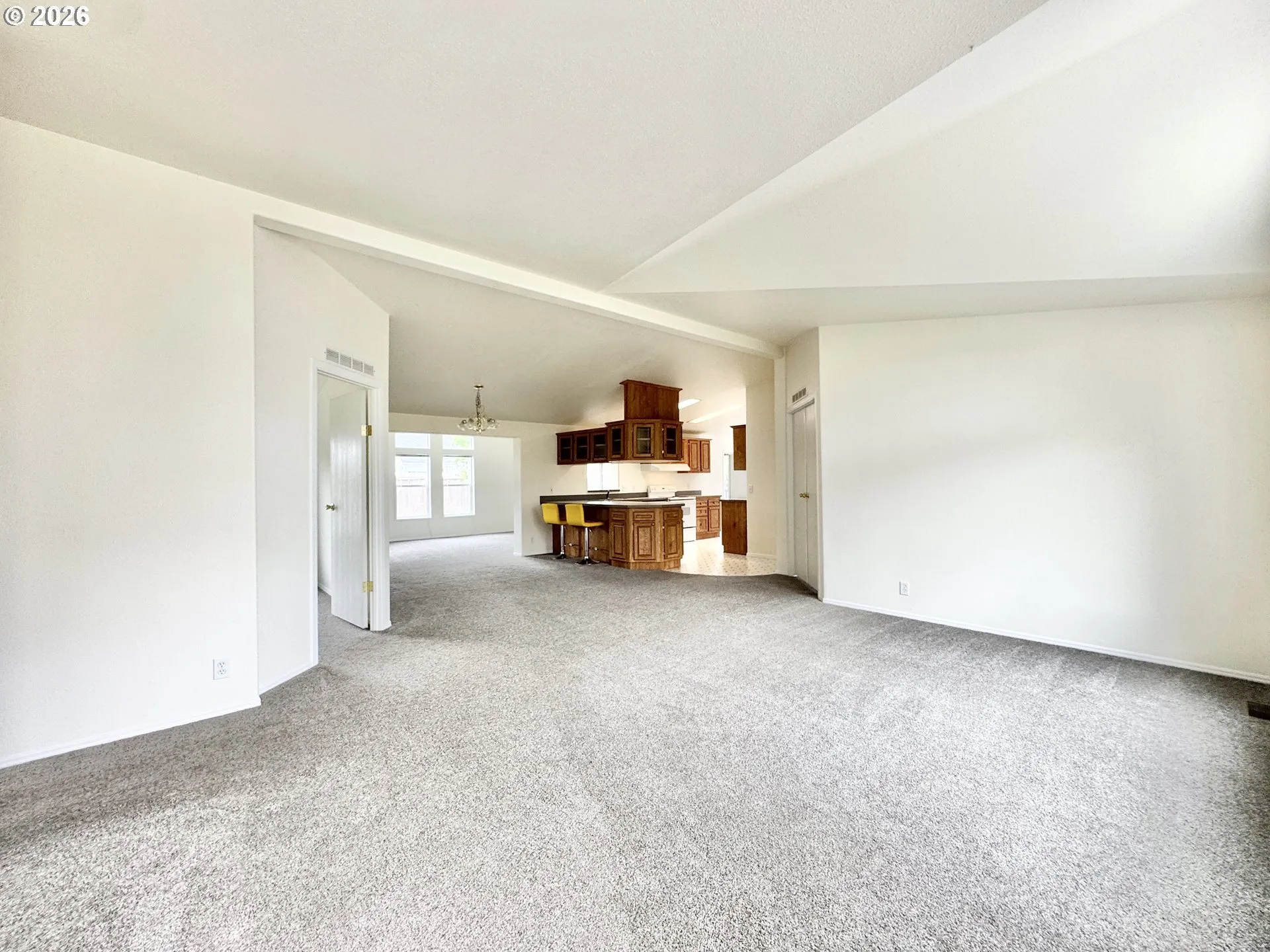 Living Room/Entrance