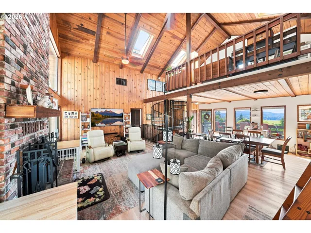 Living Room-Vaulted Ceilings