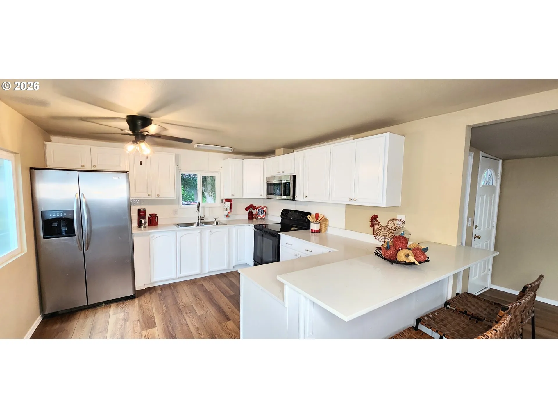 Kitchen-Breakfast Bar