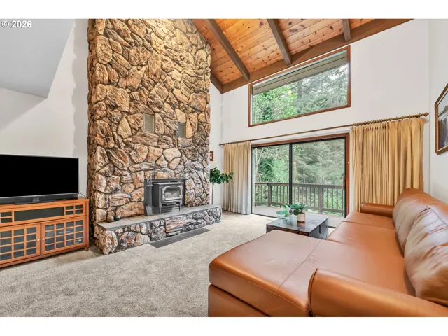 Living Room-Fireplace