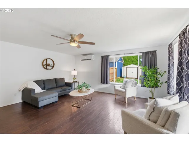 Living Room-Ceiling Fan