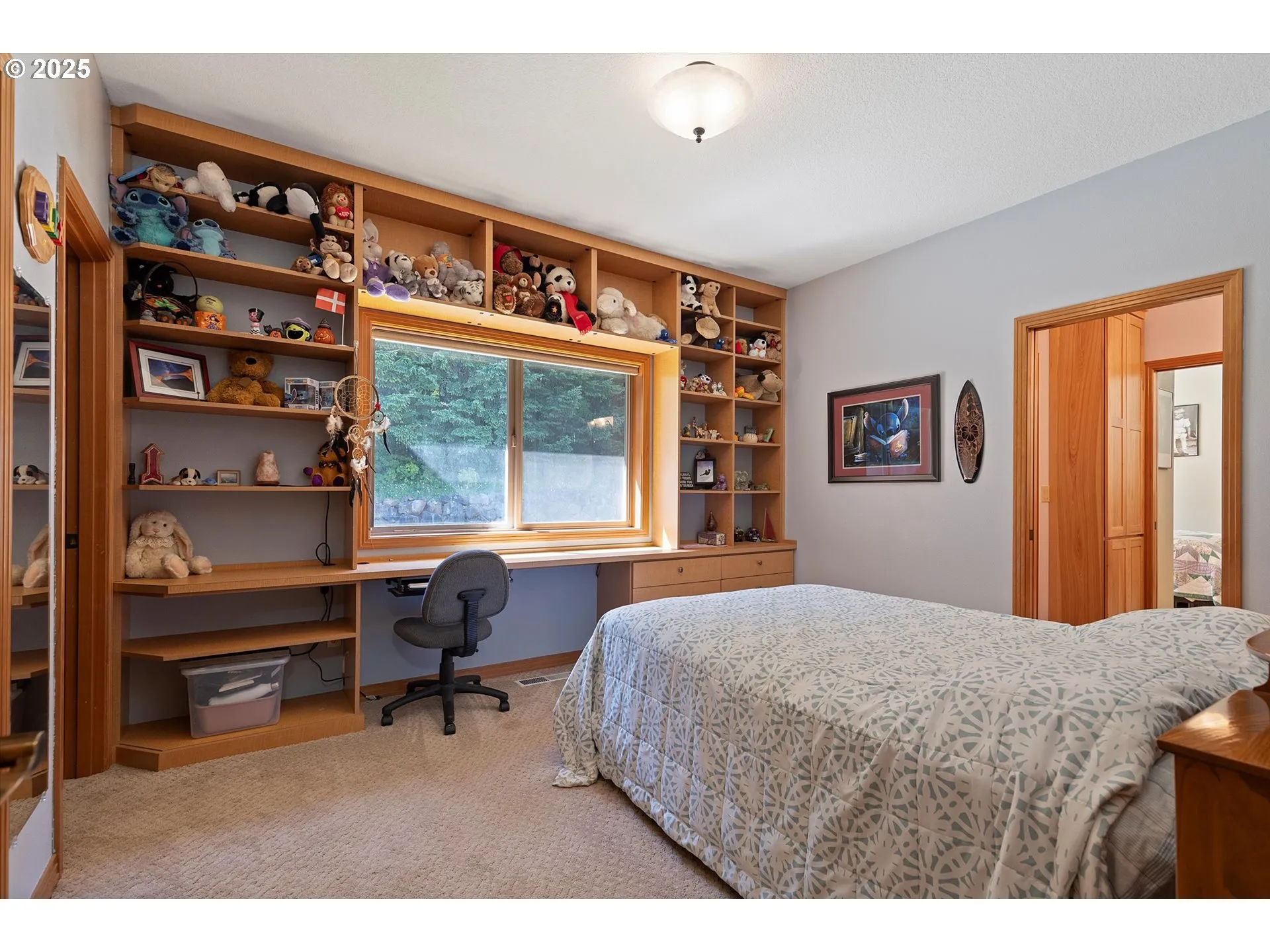 Bedroom-Full Bathroom