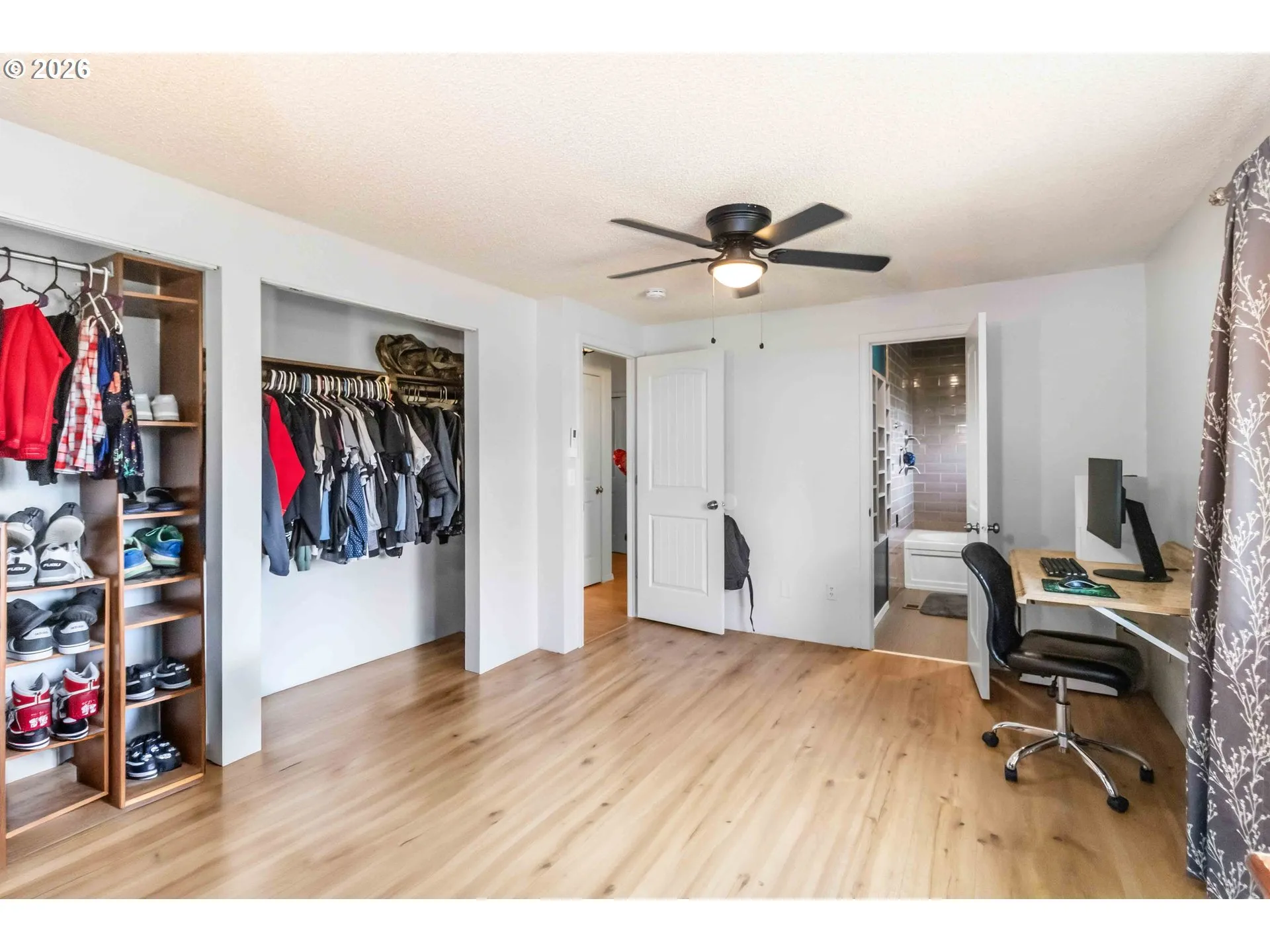 Bedroom, Primary