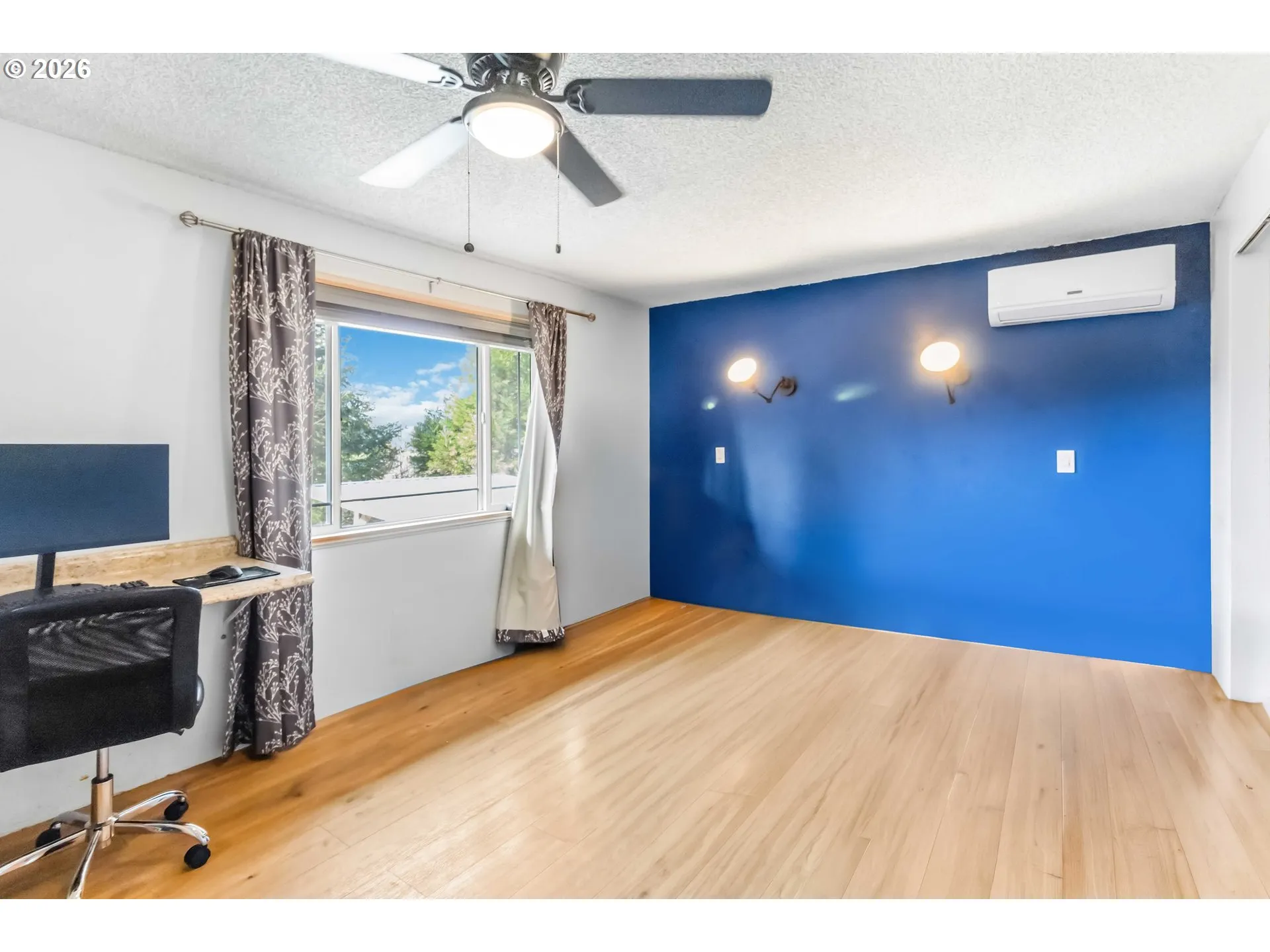 Bedroom, Primary