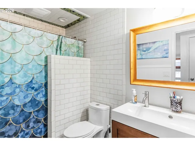 Bathroom-Upper