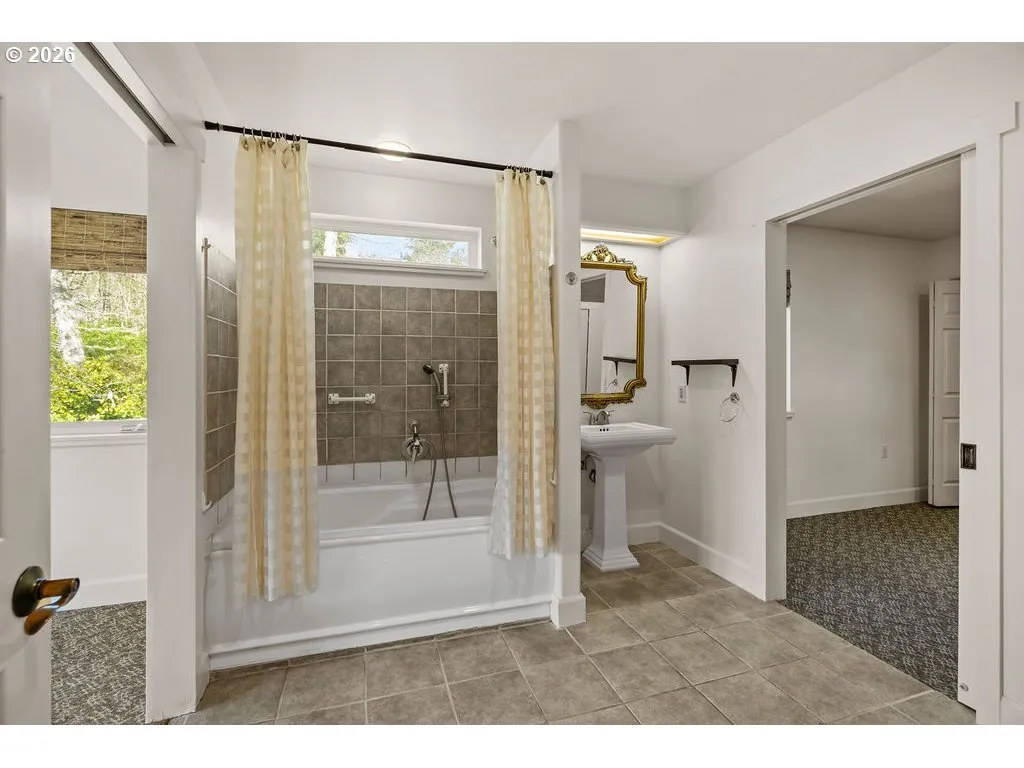 Bathroom, Attached-Upper