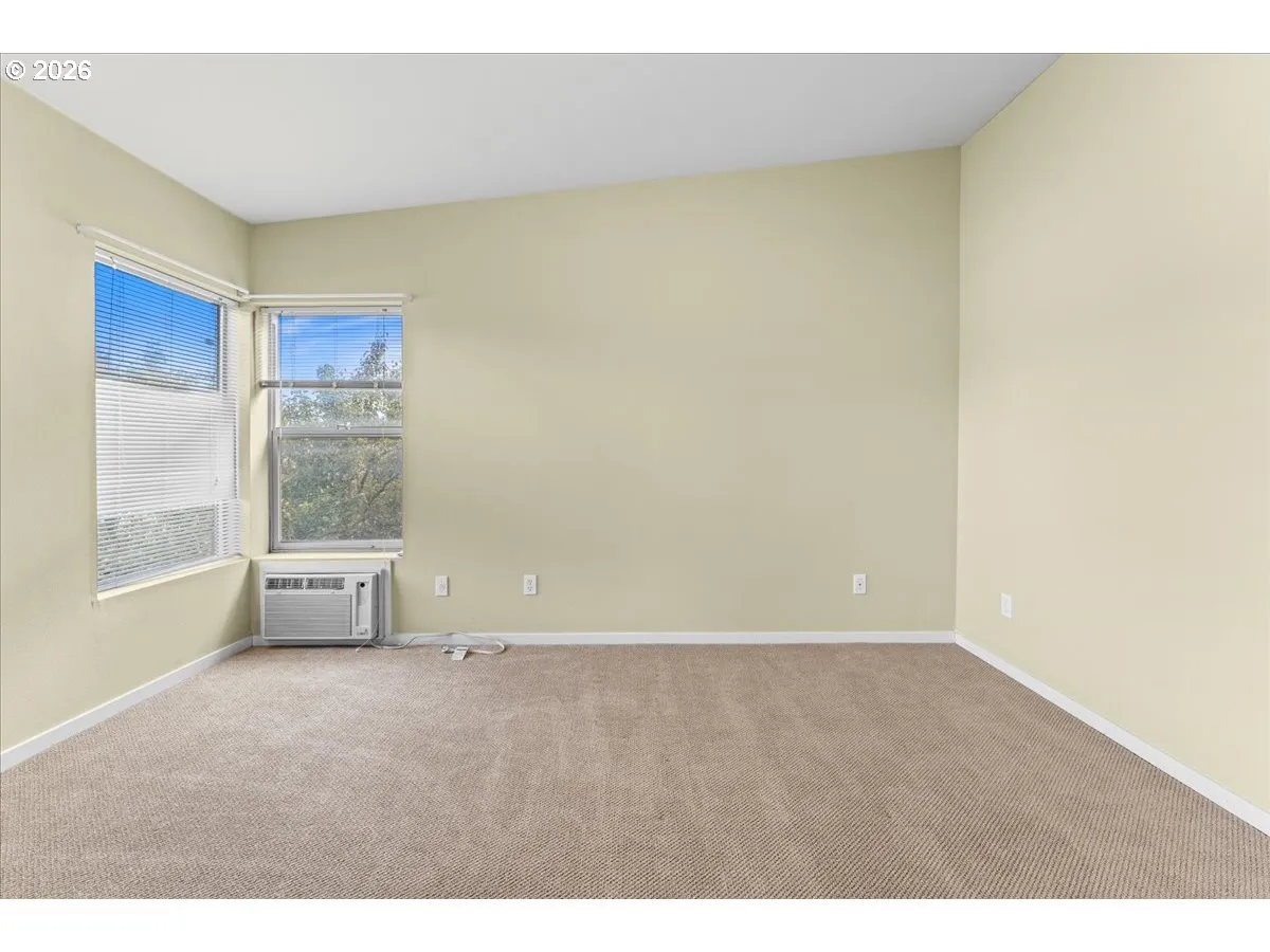 Bedroom, Owner's Suite-Vaulted Ceilings