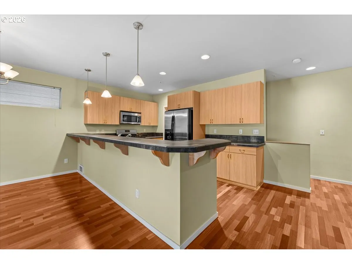 Kitchen-Breakfast Bar