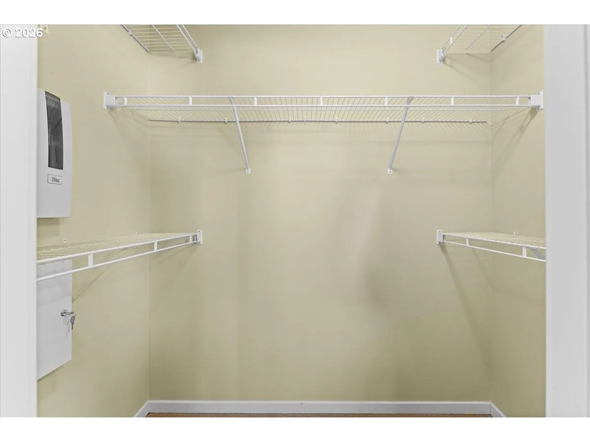 Bathroom, Attached-Walk-In Closet