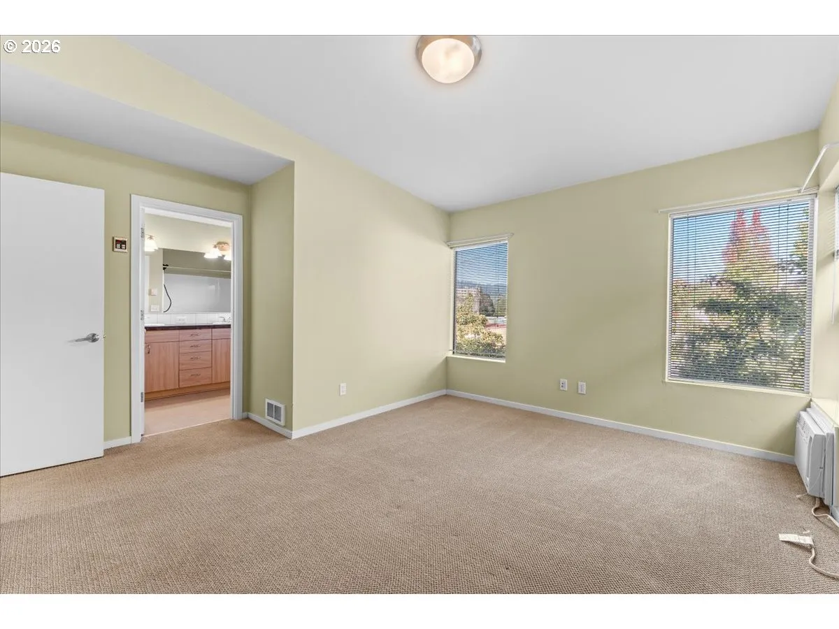 Bedroom, Owner's Suite-Vaulted Ceilings