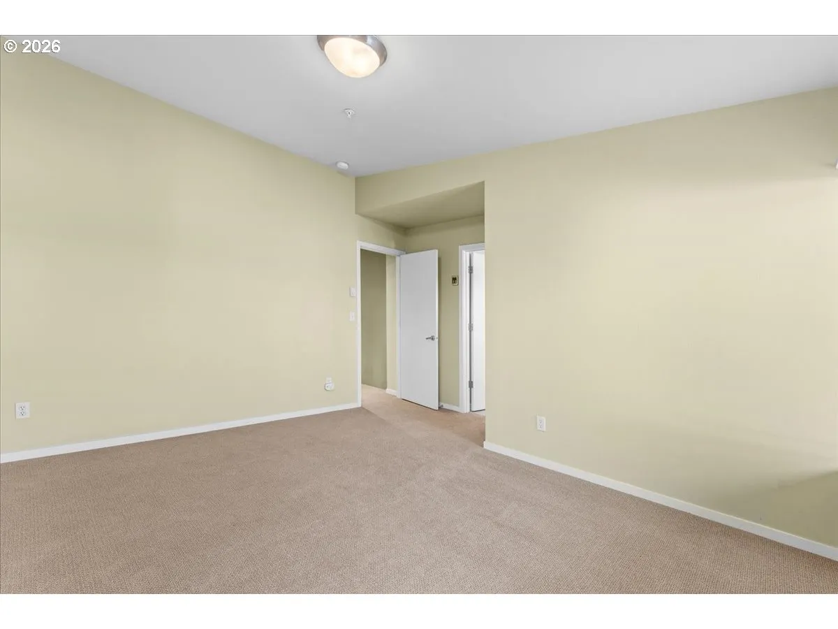 Bedroom, Owner's Suite-Vaulted Ceilings