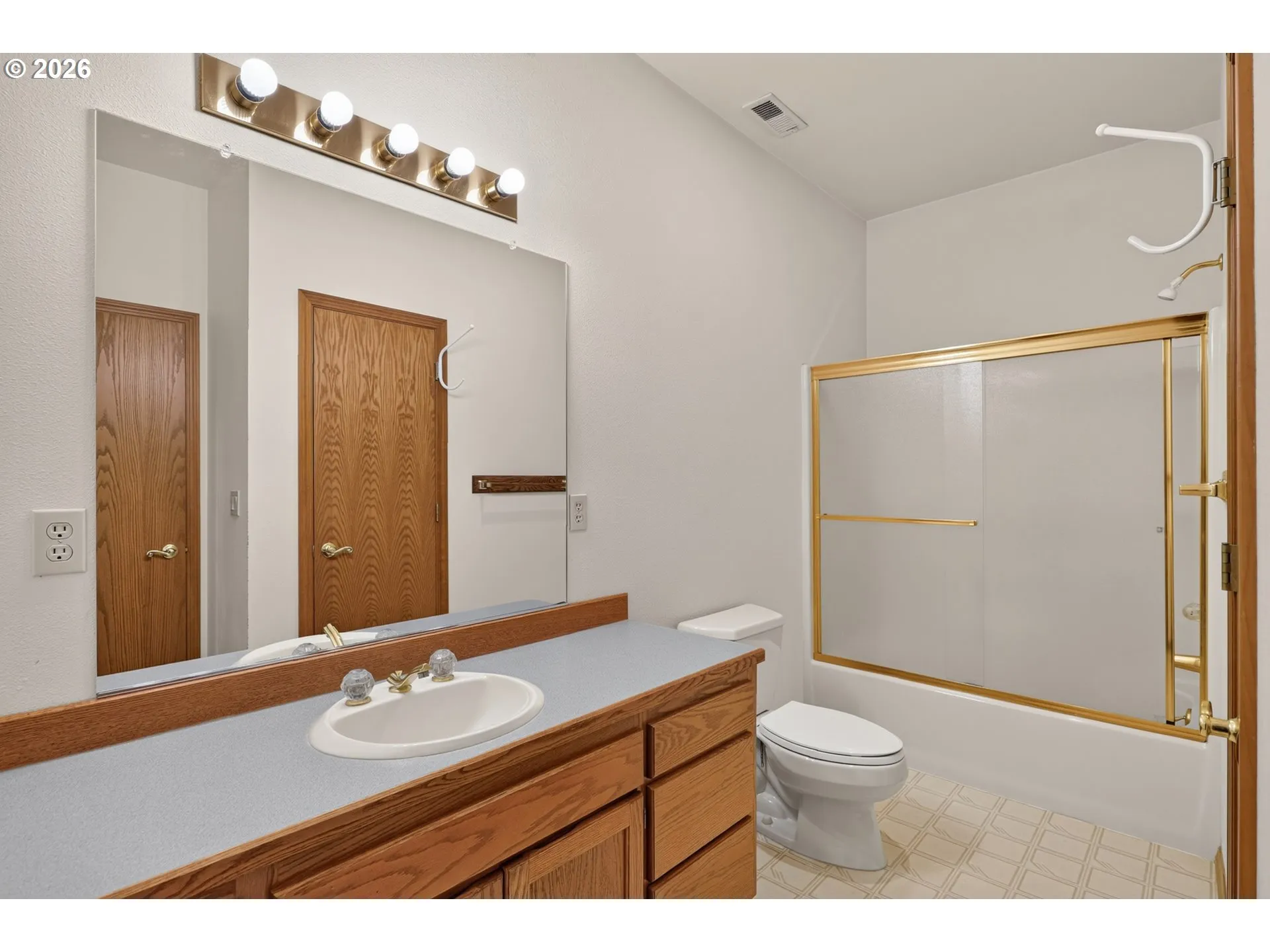 Bathroom, Attached