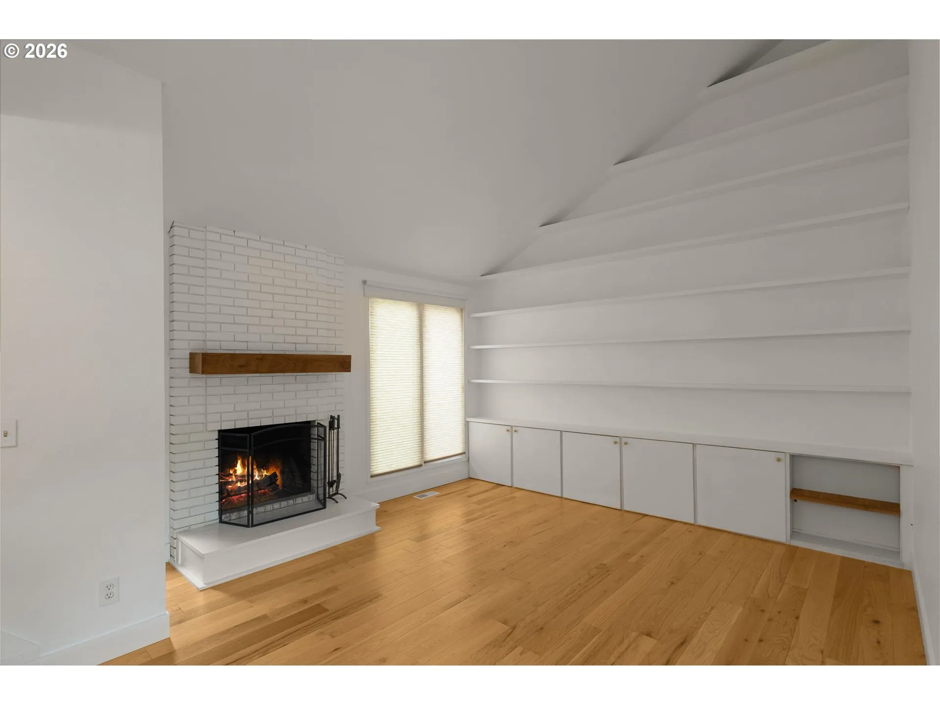 Living Room-Vaulted Ceilings