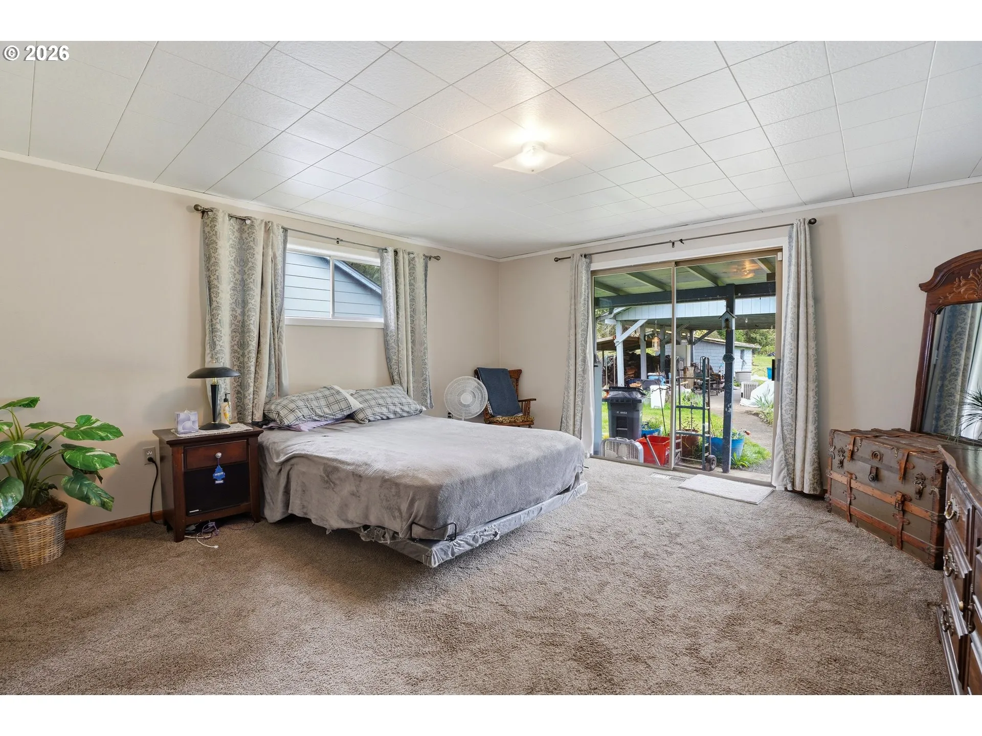 Bedroom, Primary