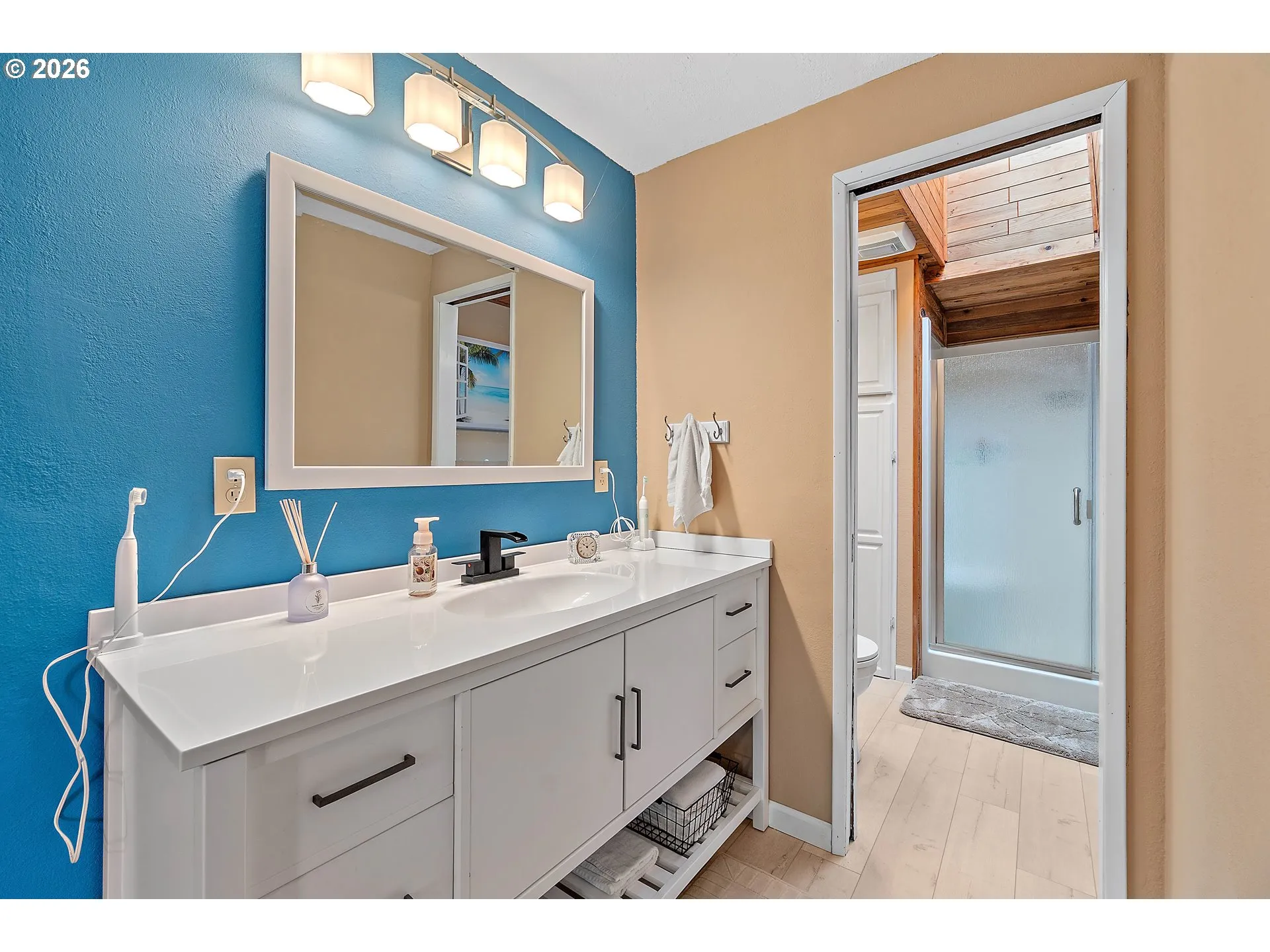 Bathroom, Attached