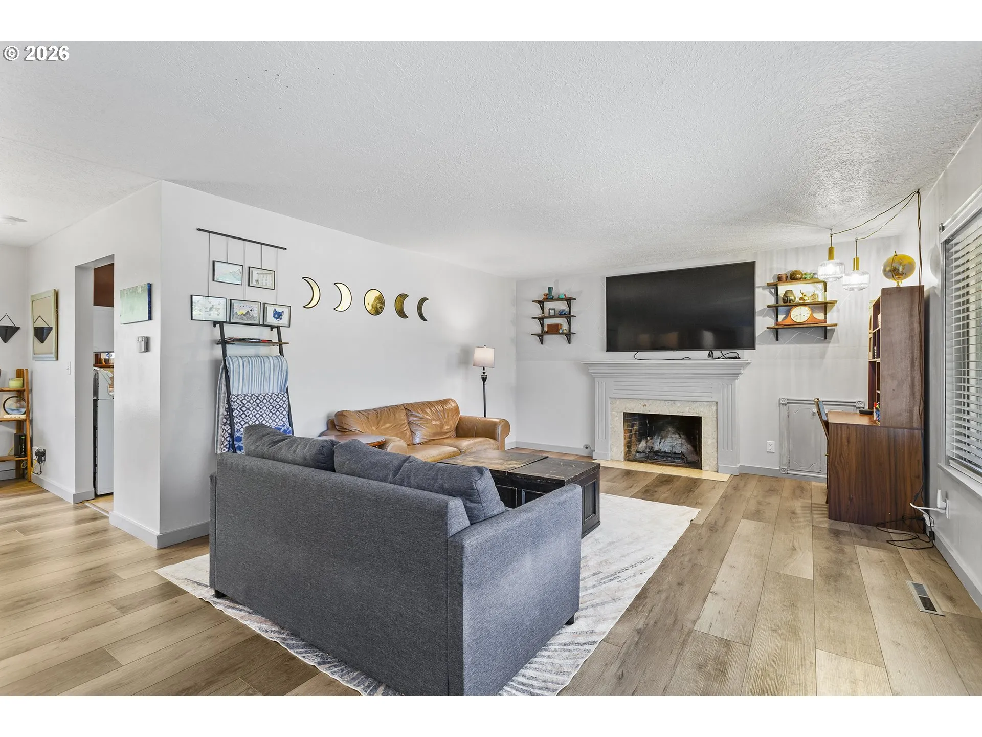 Living Room-Fireplace