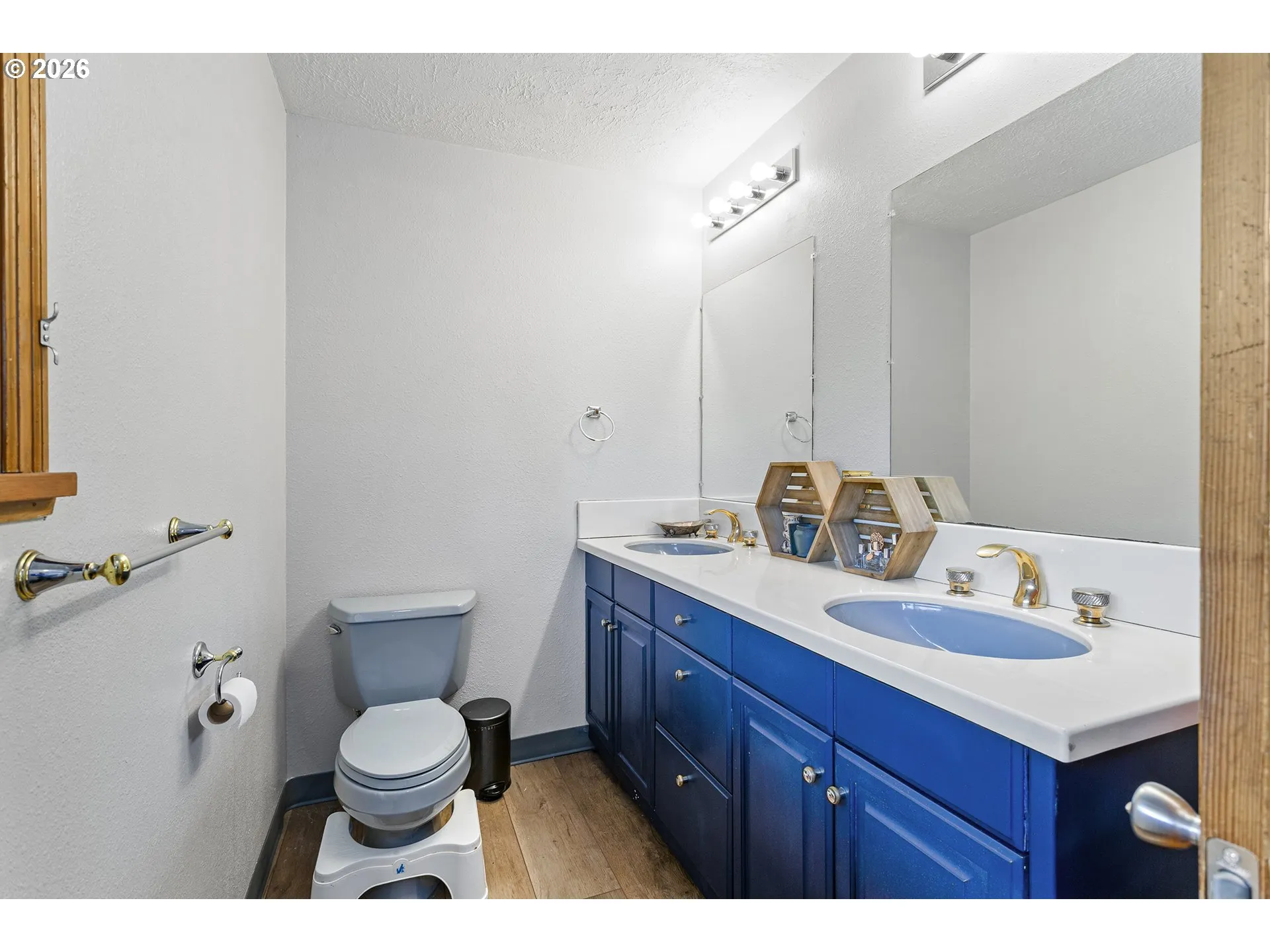 Bathroom, Attached-Double Sinks