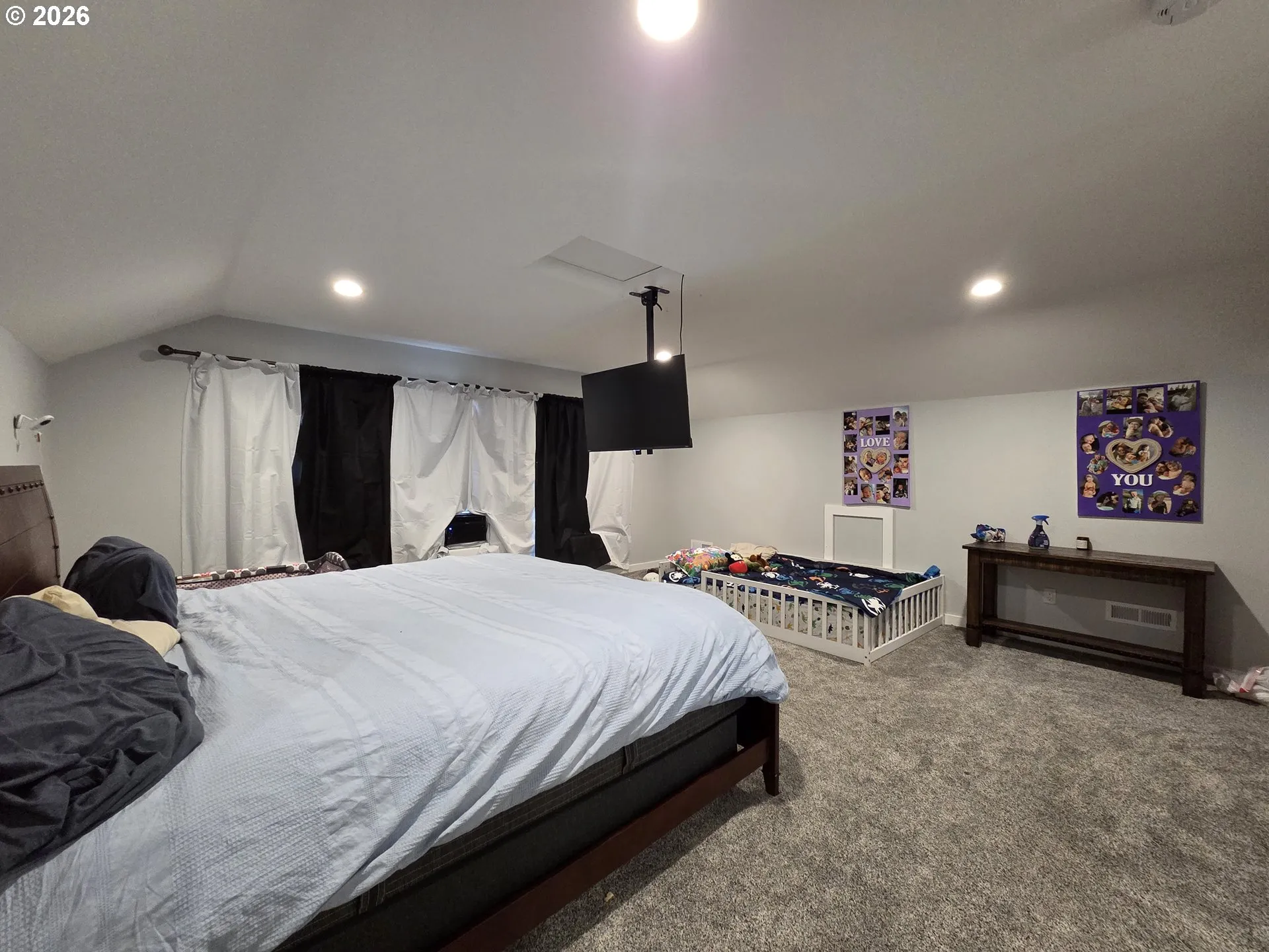 Bedroom, Primary