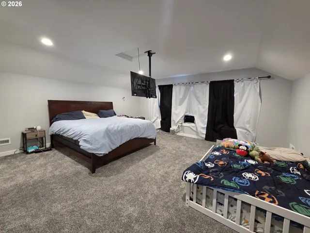 Bedroom, Primary
