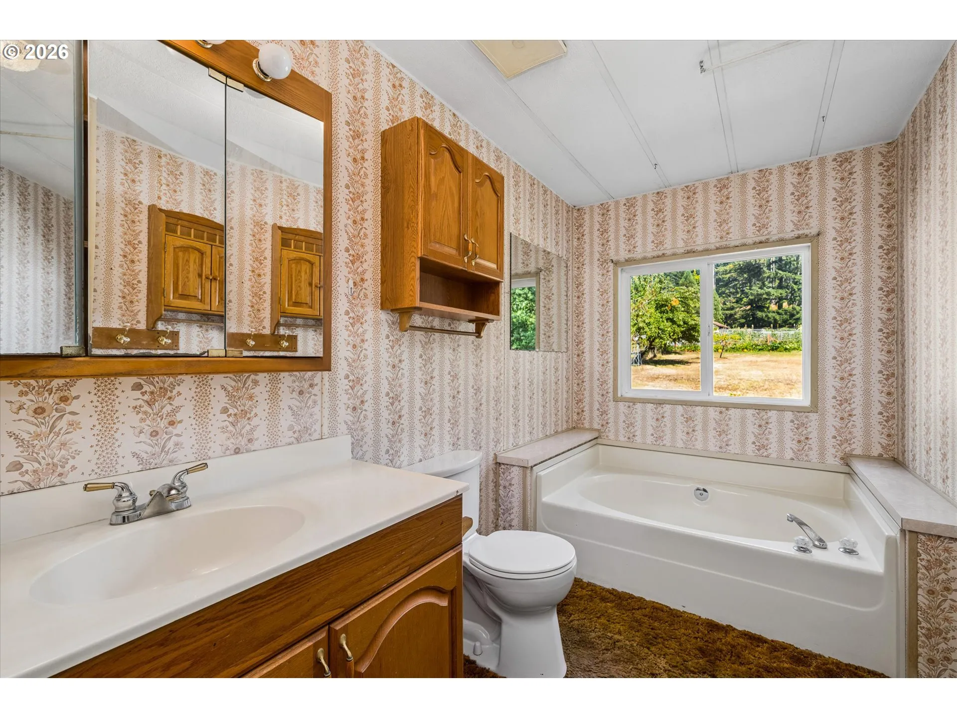 Bathroom, Attached-Garden Tub