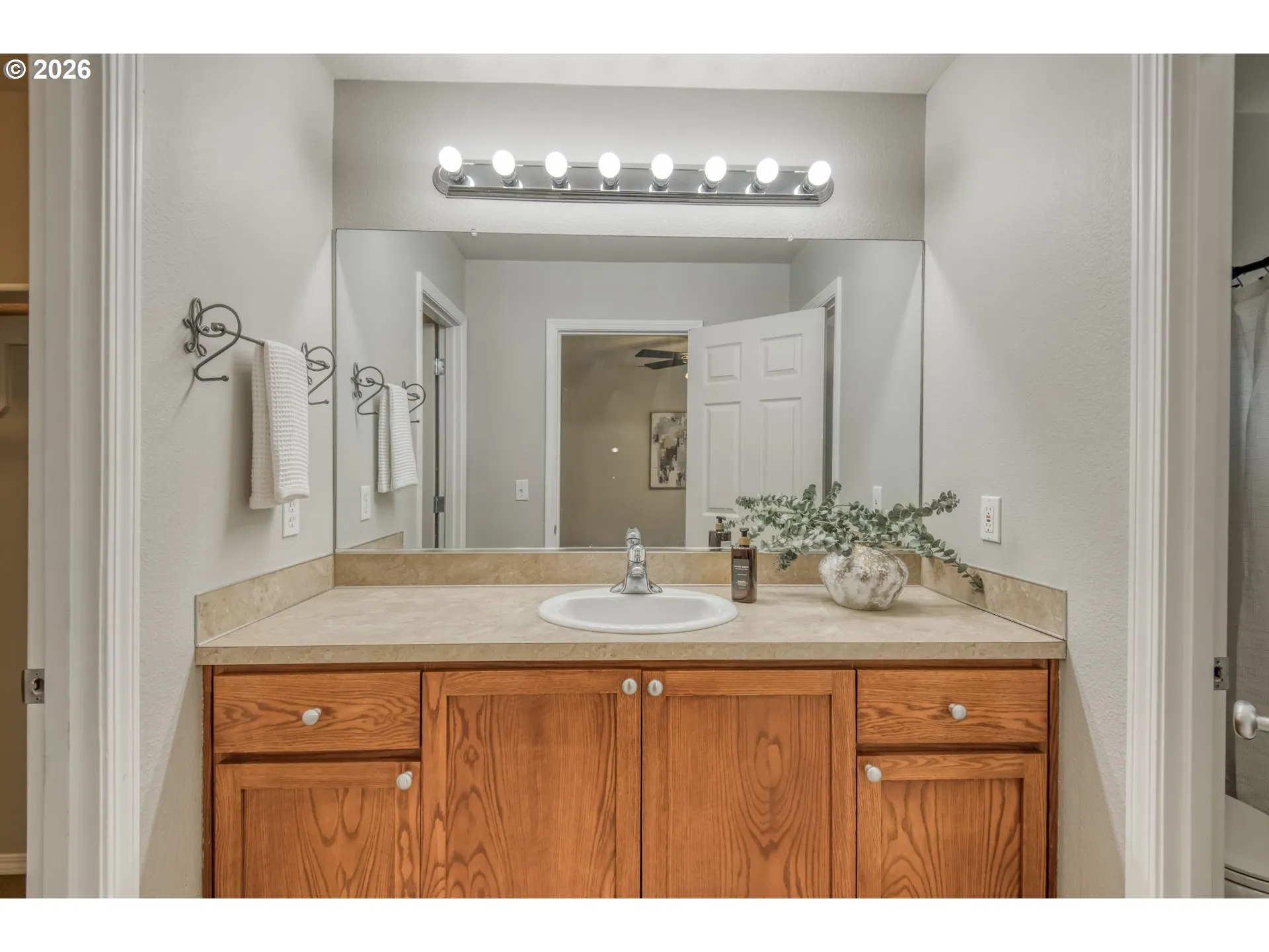 Bathroom, Attached-Upper