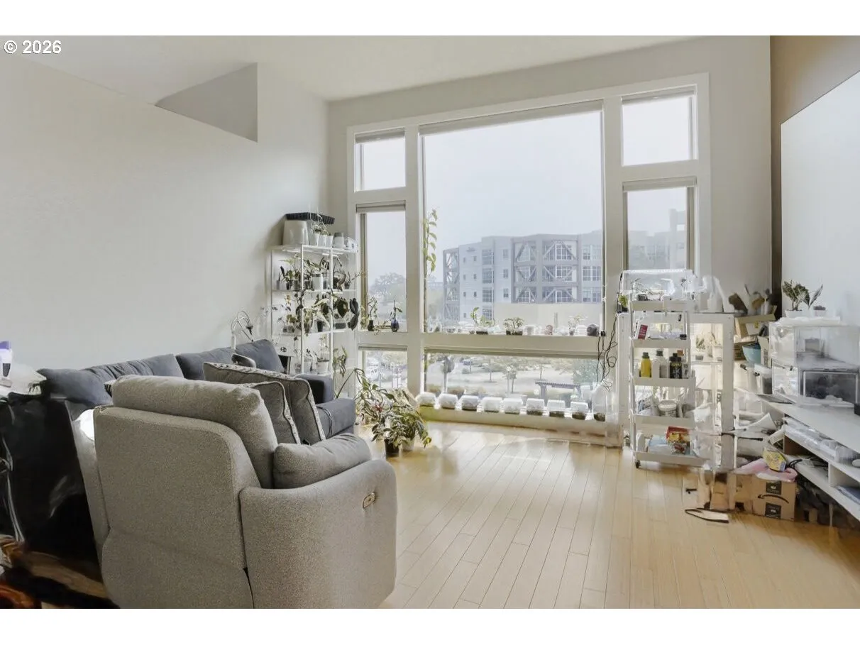 Living Room-Vaulted Ceilings
