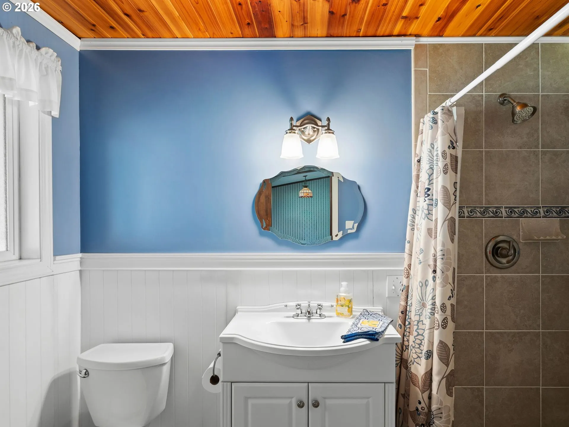Bathroom, Attached