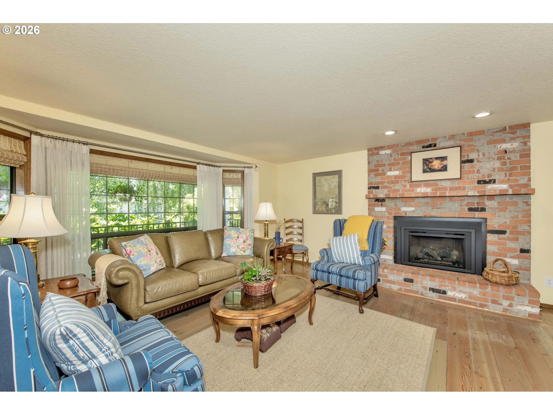Living Room-Fireplace