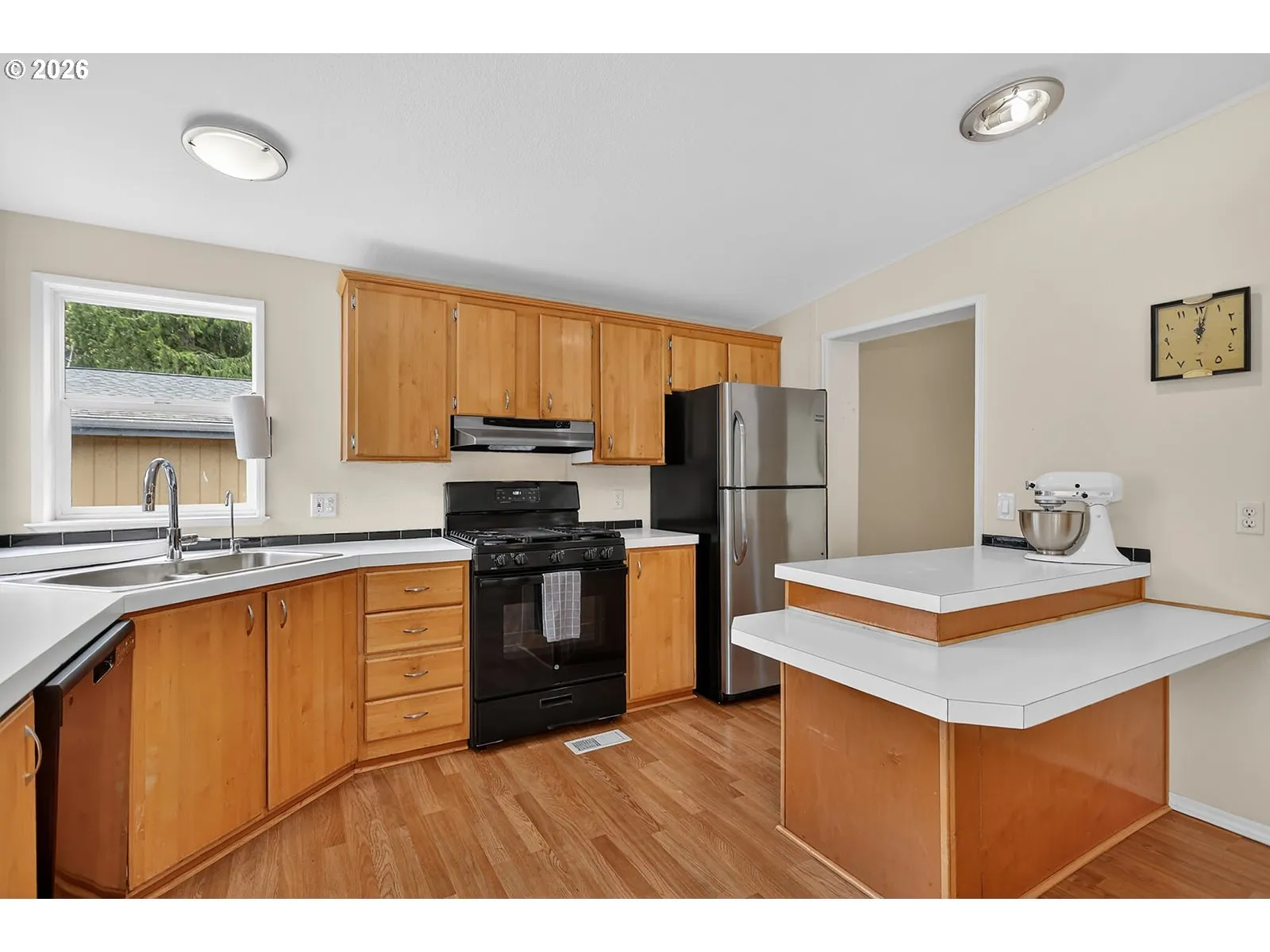 Kitchen-Breakfast Bar