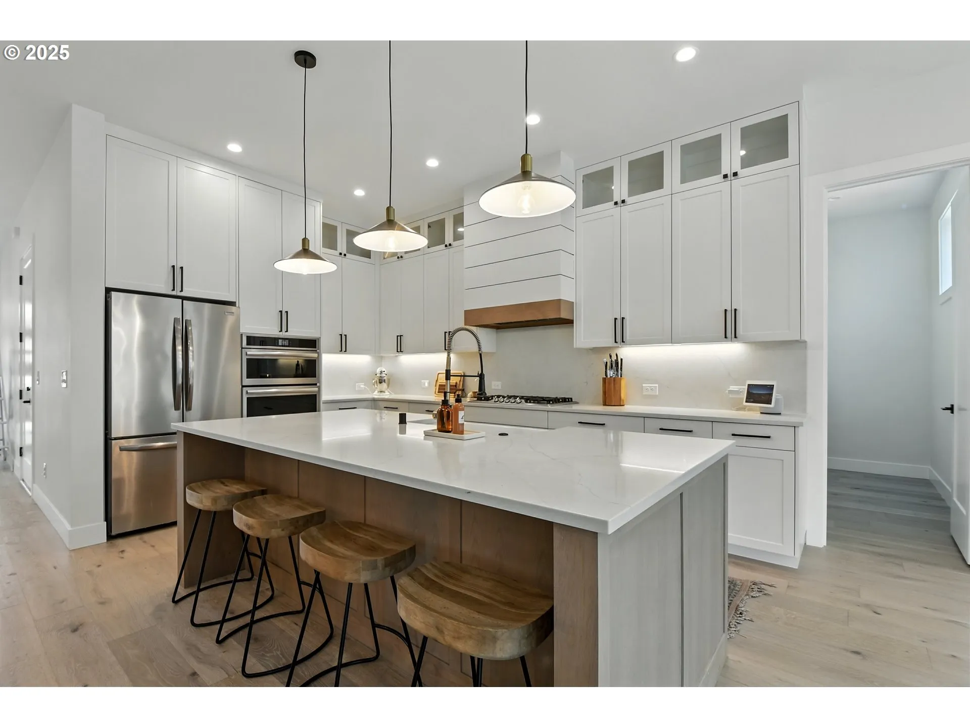 Kitchen-Breakfast Bar