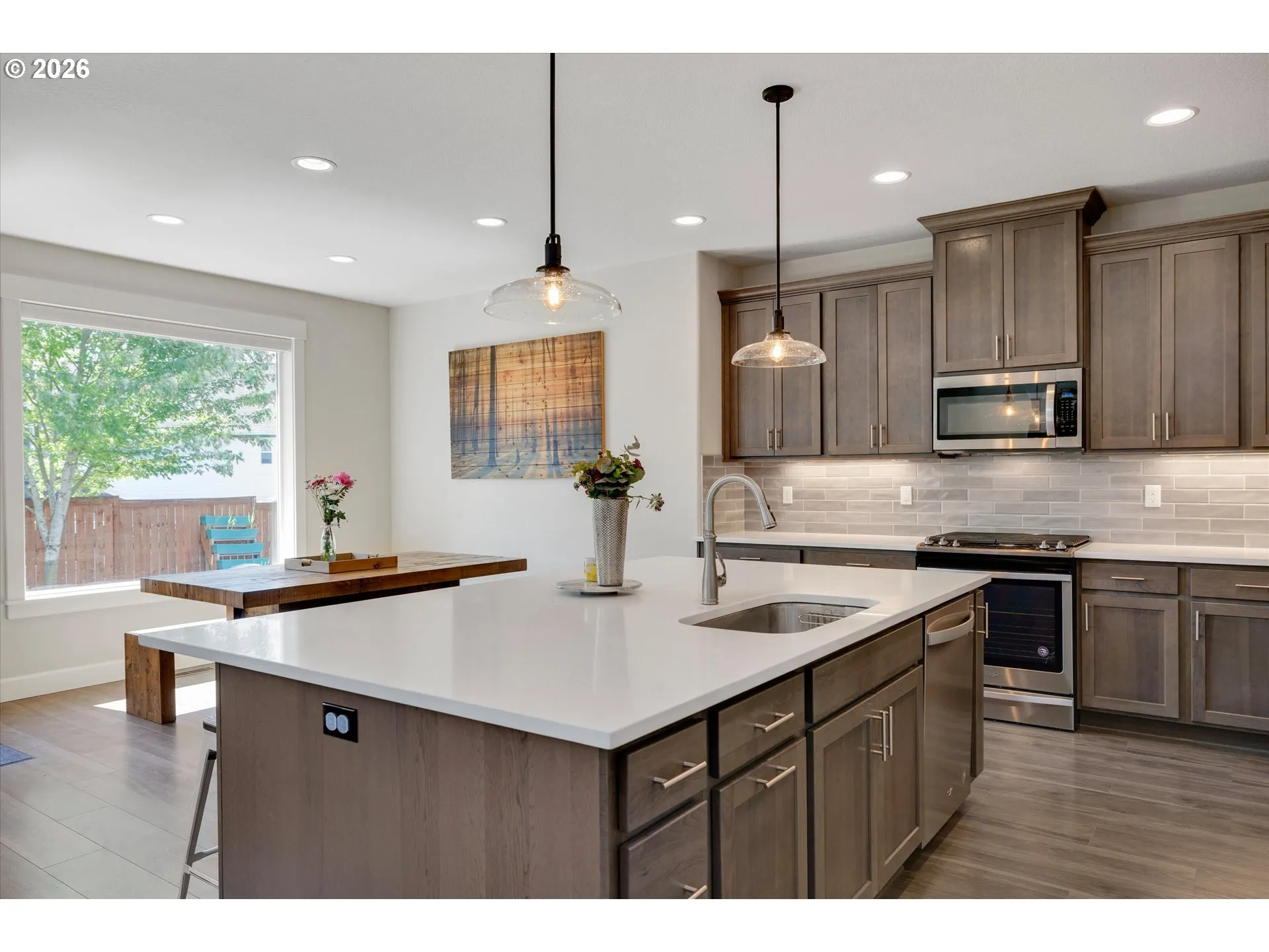Kitchen/Nook-Island