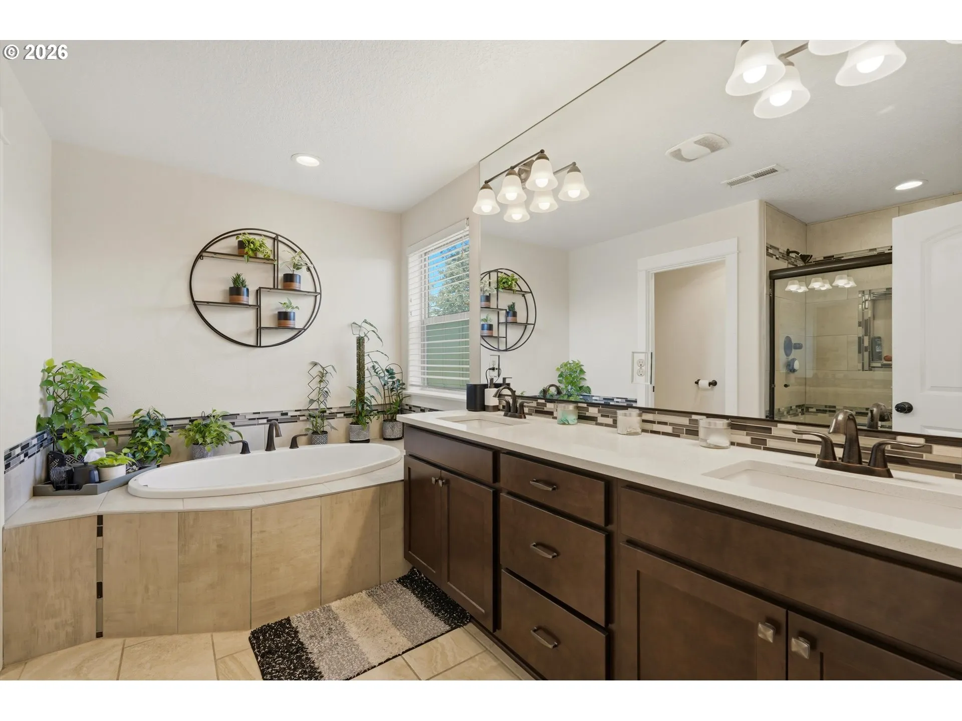 Bathroom, Attached-Garden Tub
