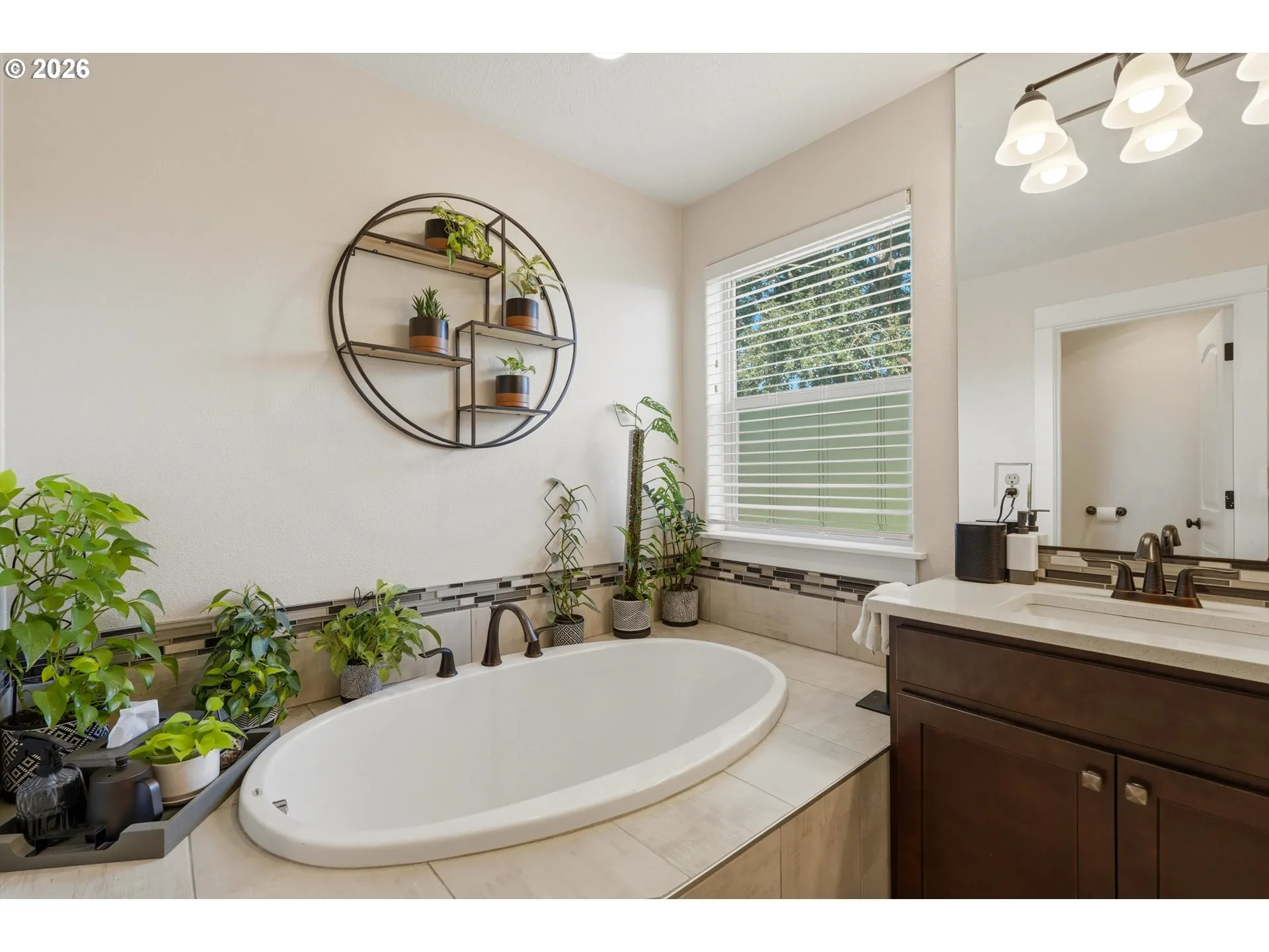 Bathroom, Attached-Garden Tub