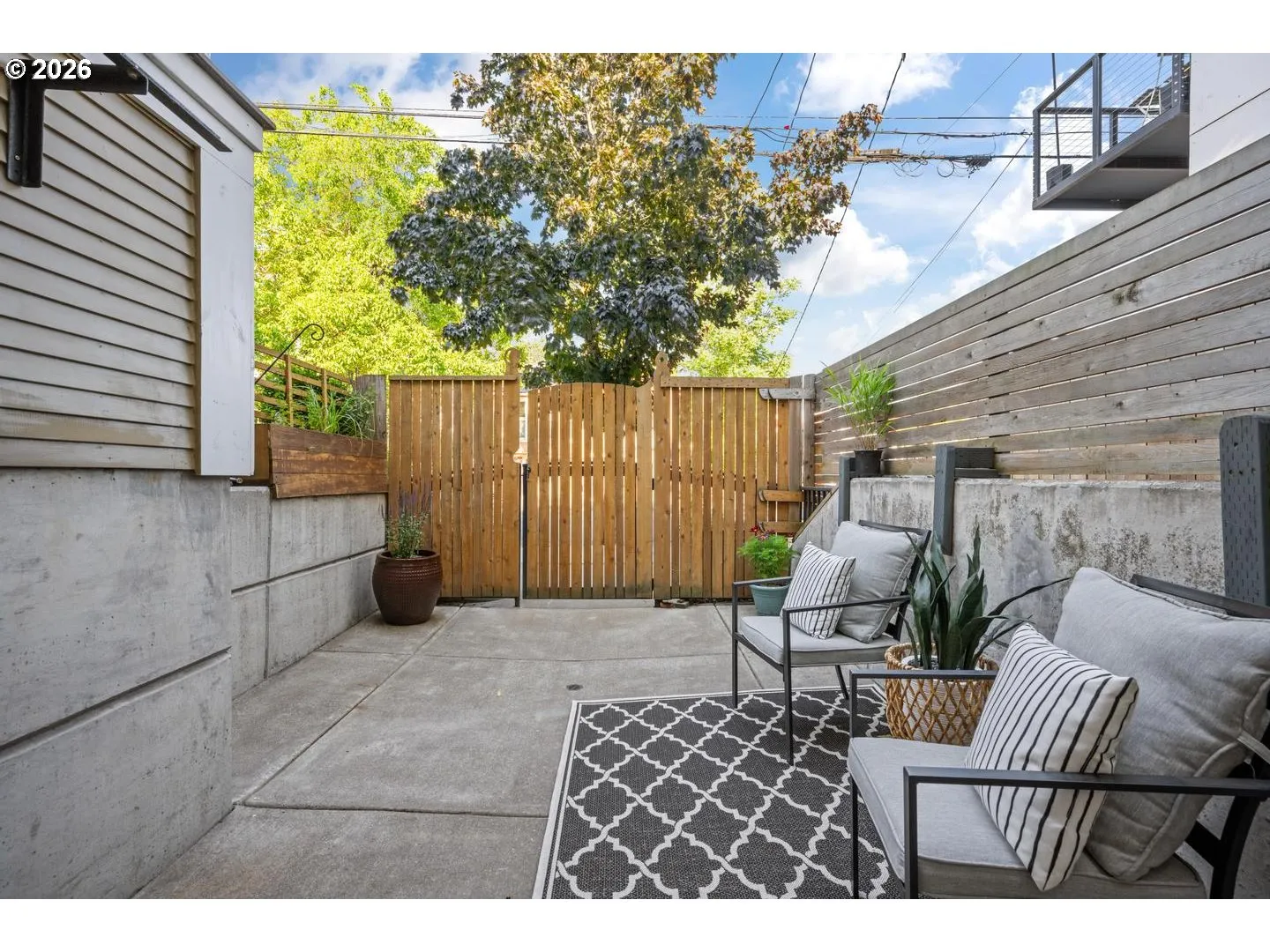 Front Yard-Fenced