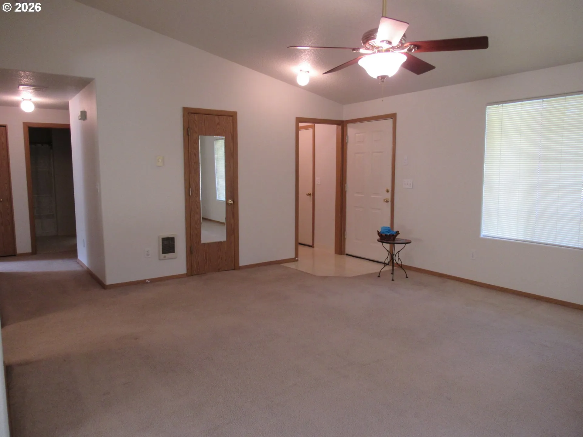 Living Room/Entrance