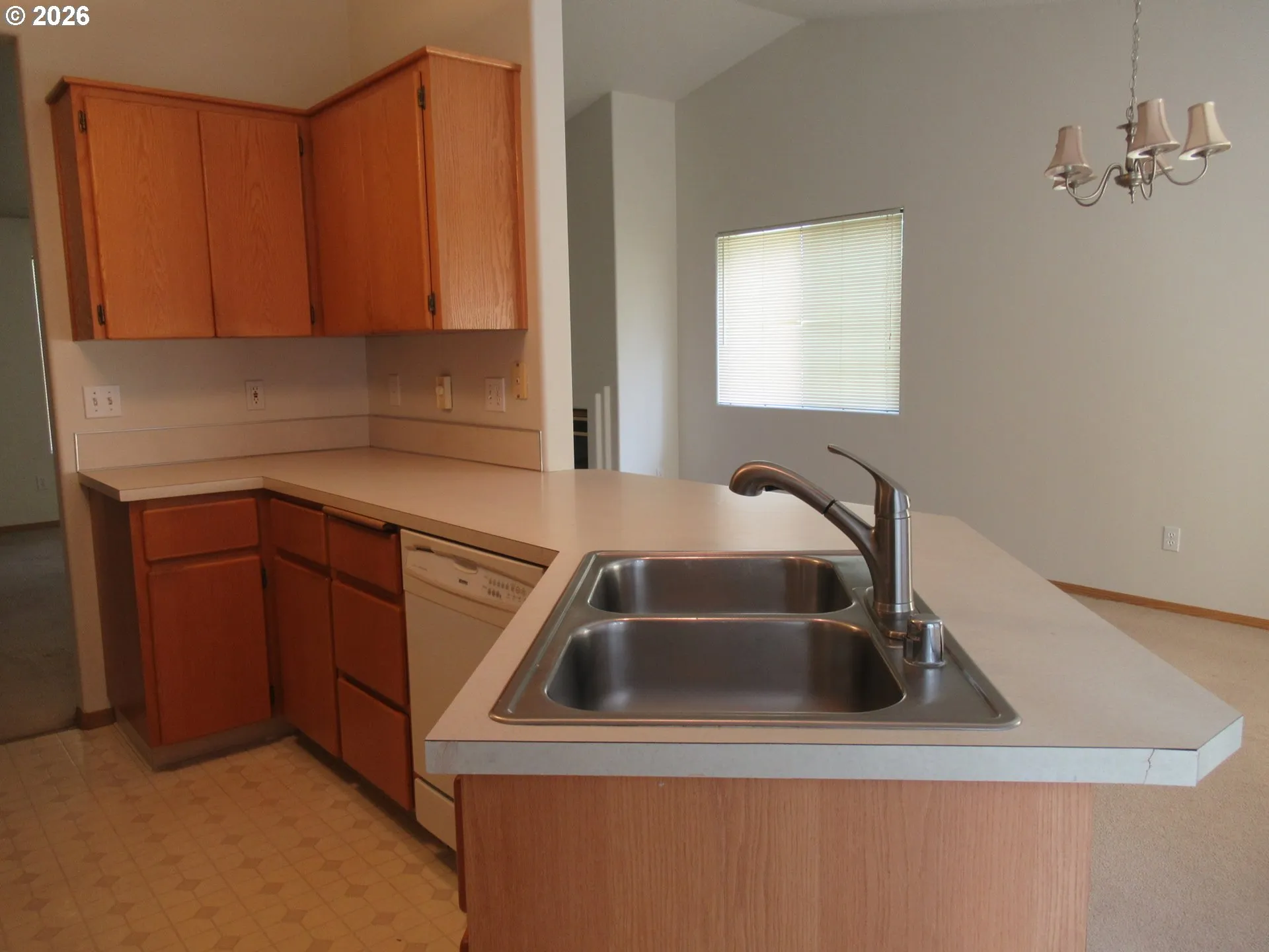 Kitchen-Breakfast Bar